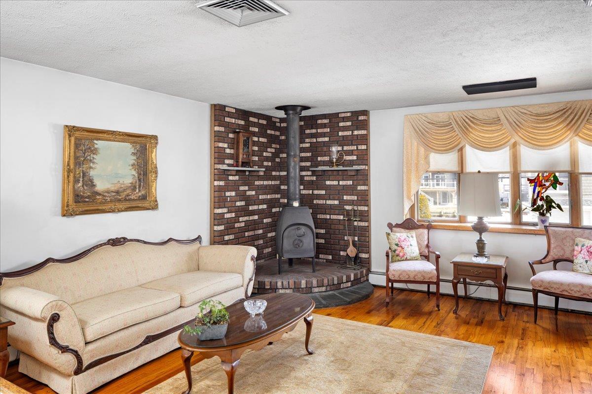 Single Family Nassau  Nassau County, NY 11520, MLS-835440-5