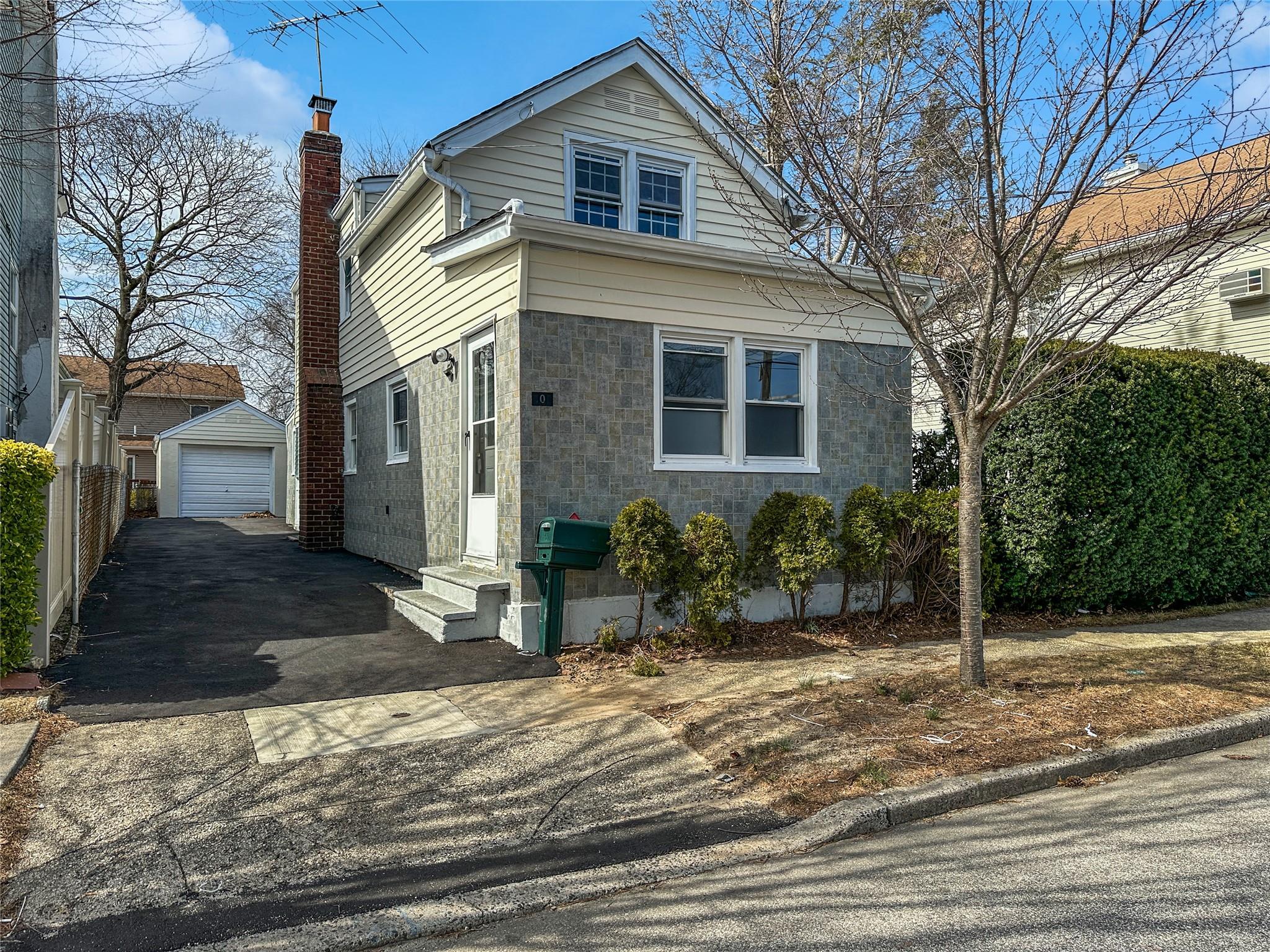 Single Family 11th  Nassau County, NY 11040, MLS-835446-14
