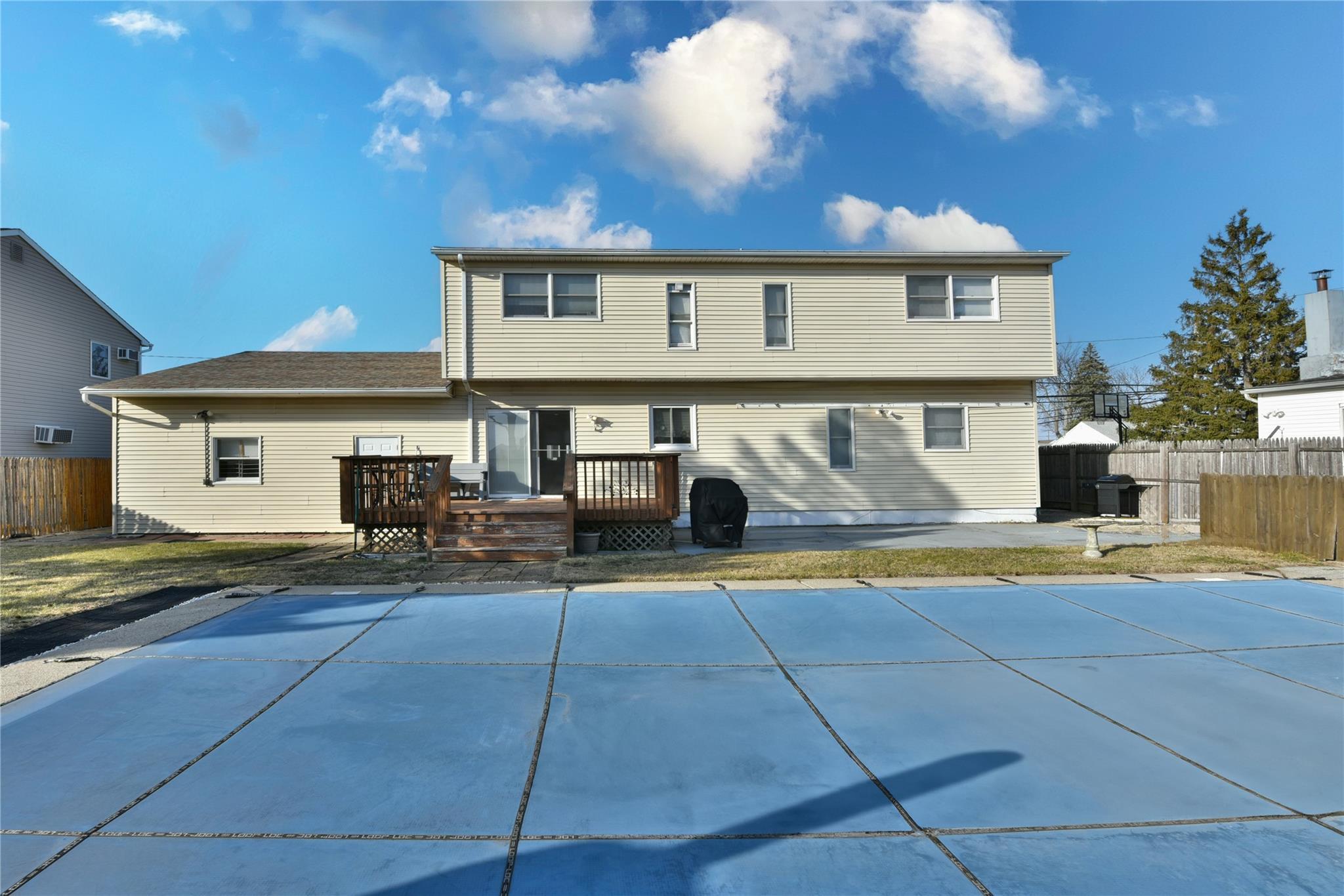 Single Family Maple  Nassau County, NY 11714, MLS-835551-25
