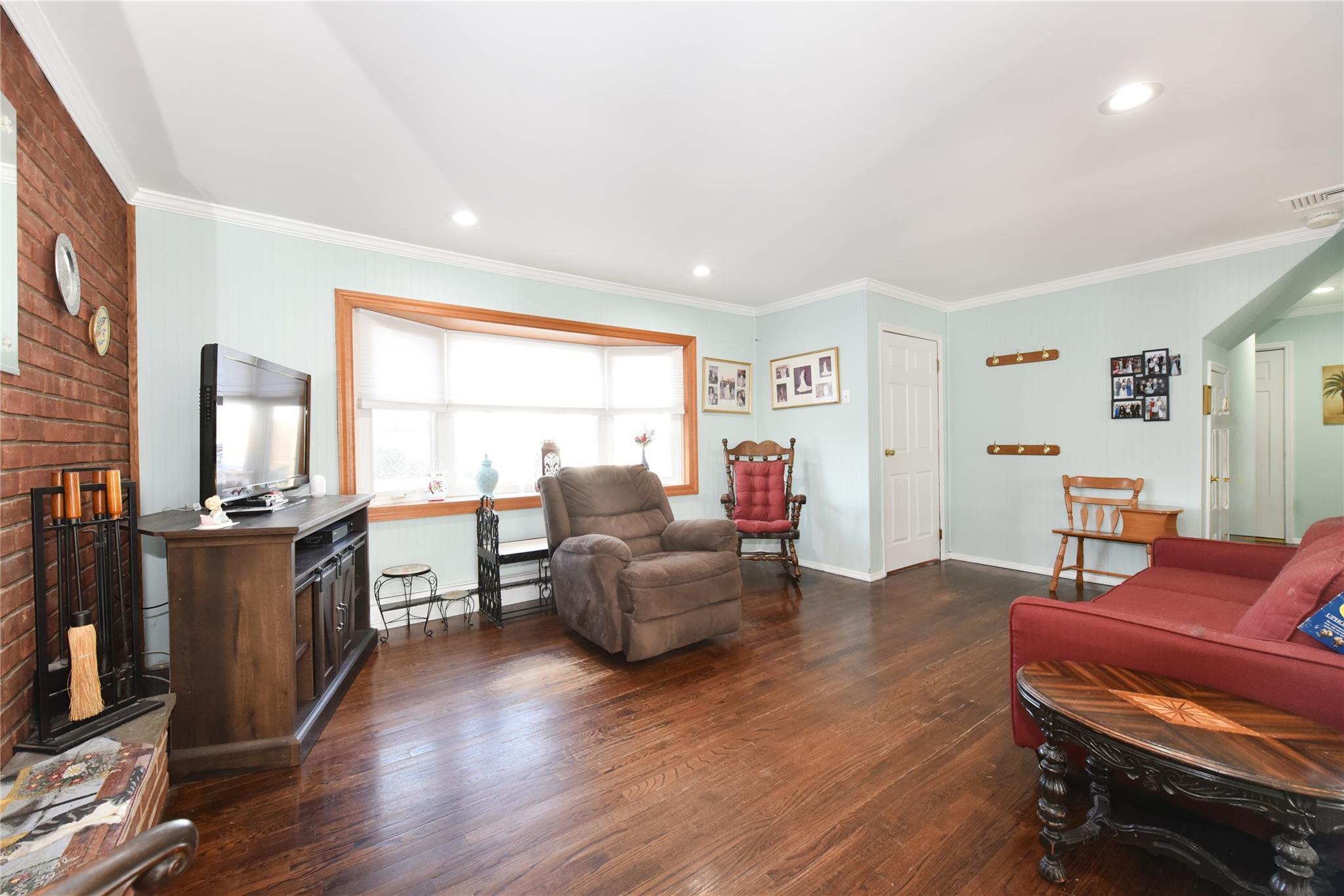 Single Family Maple  Nassau County, NY 11714, MLS-835551-4