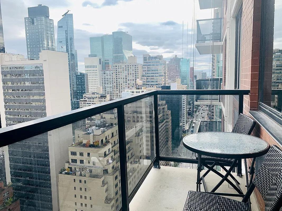 Condo East 49 St  Manhattan, NY 11017, MLS-835574-2