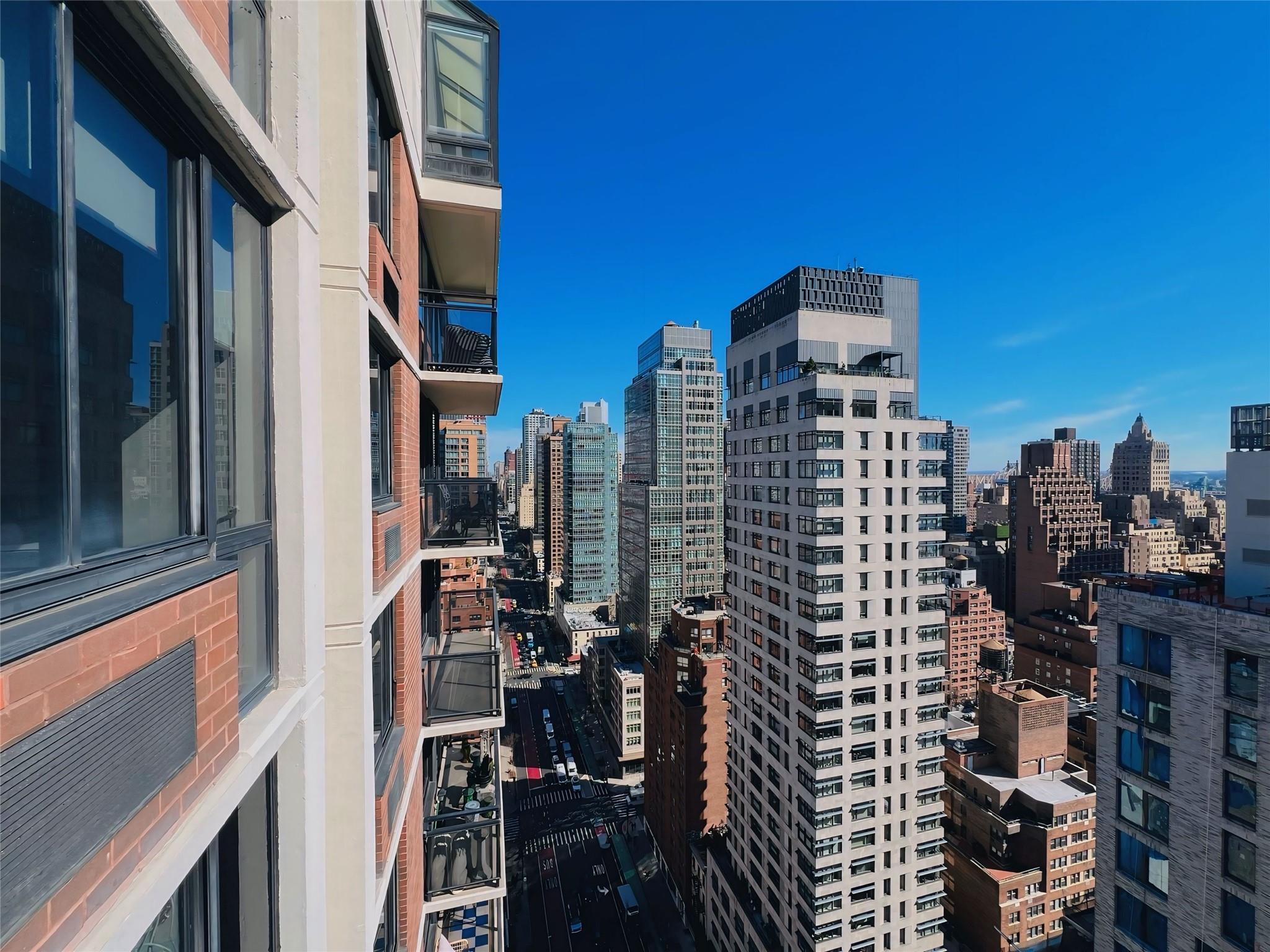 Condo East 49 St  Manhattan, NY 11017, MLS-835574-3
