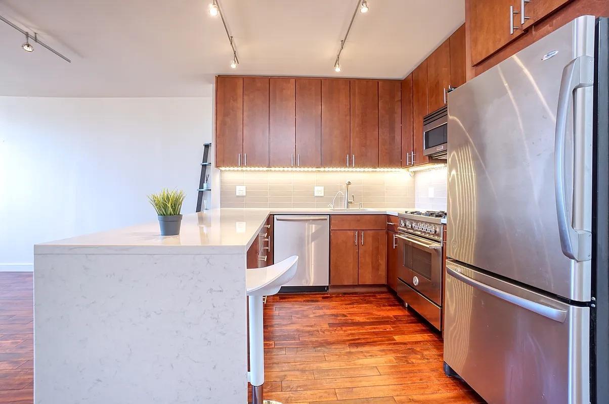 Condo East 49 St  Manhattan, NY 11017, MLS-835574-4