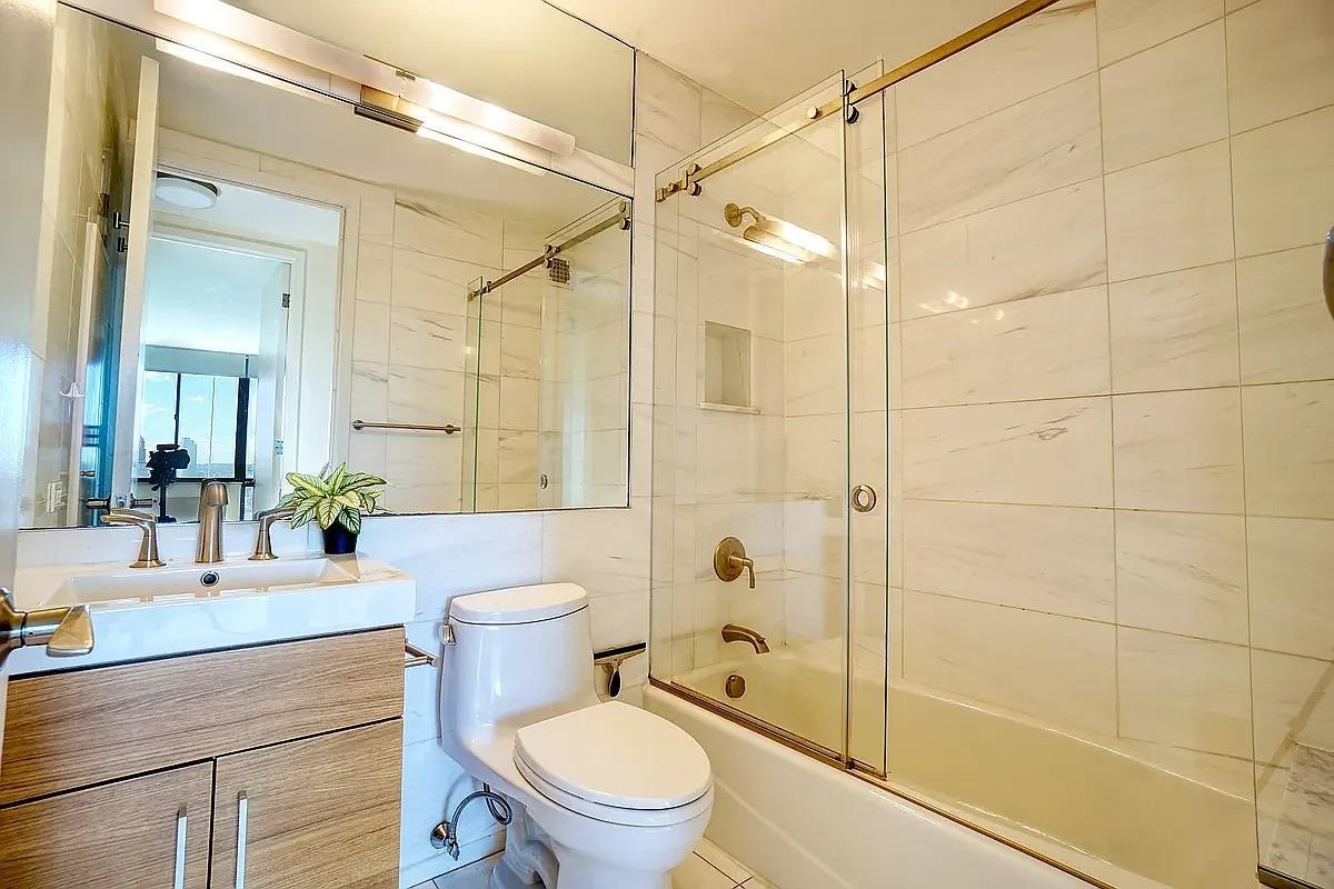 Condo East 49 St  Manhattan, NY 11017, MLS-835574-7