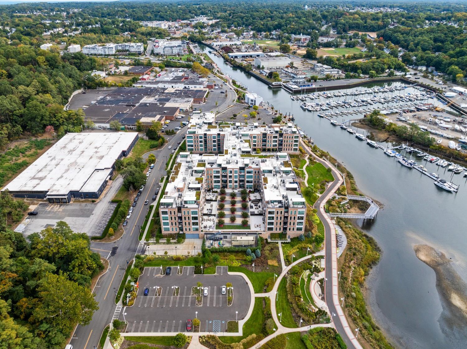 Condo Garvies Point  Nassau County, NY 11542, MLS-835583-38