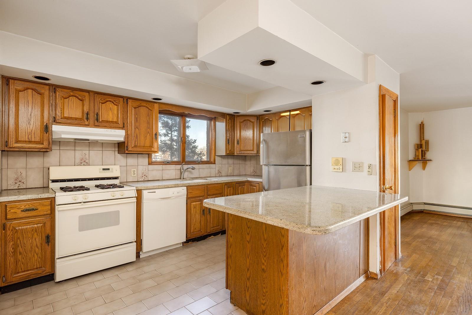 Single Family 95th  Queens, NY 11414, MLS-835593-5