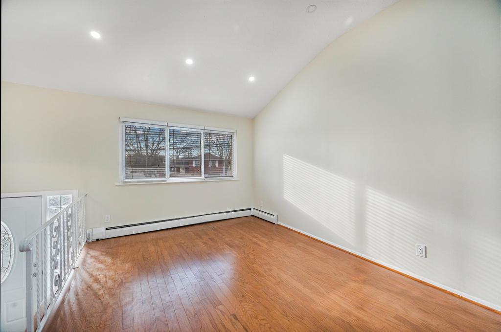 Single Family Seamans Neck  Nassau County, NY 11783, MLS-835603-10