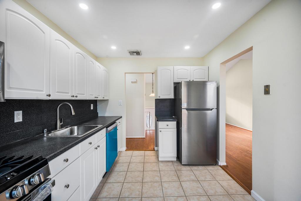 Single Family Seamans Neck  Nassau County, NY 11783, MLS-835603-13