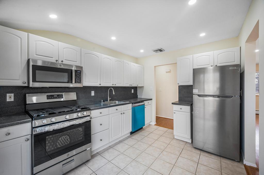 Single Family Seamans Neck  Nassau County, NY 11783, MLS-835603-14