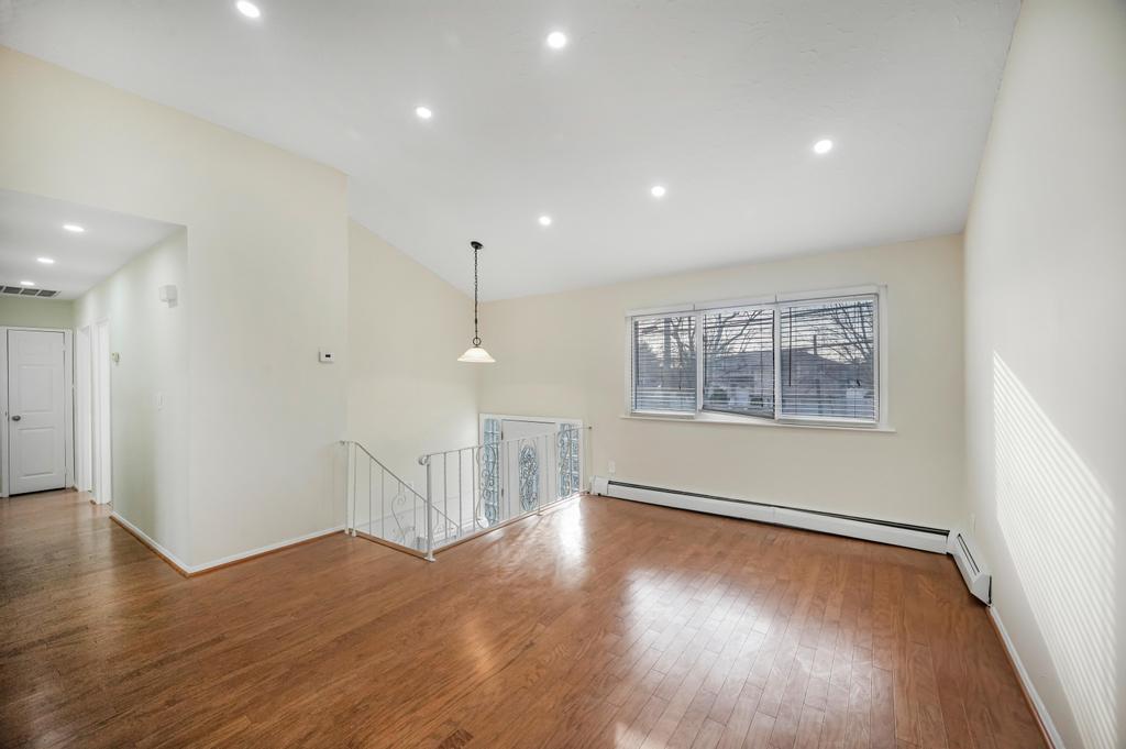 Single Family Seamans Neck  Nassau County, NY 11783, MLS-835603-7