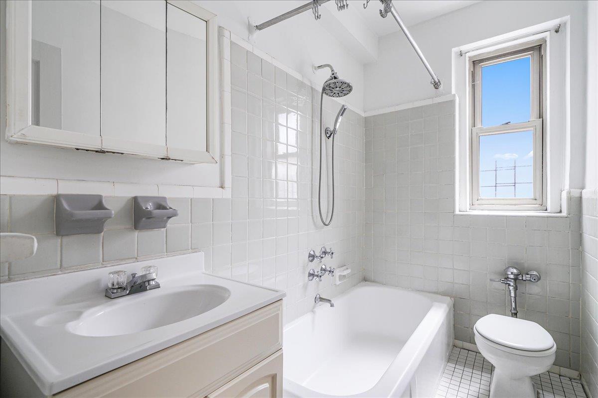 Coop Boston  Bronx, NY 10462, MLS-835618-18