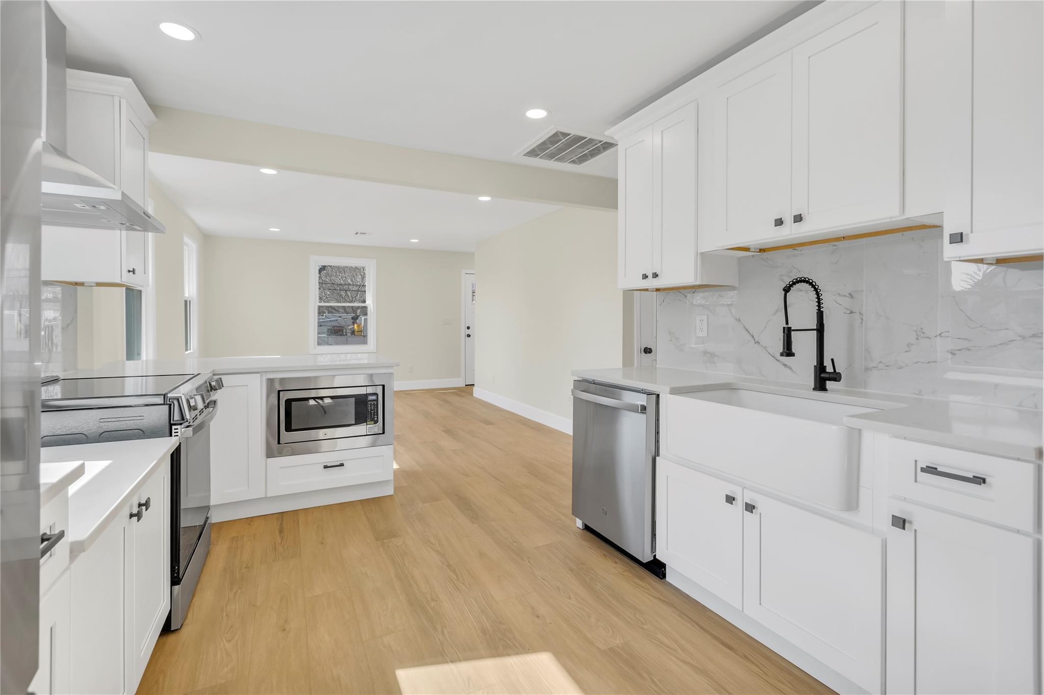 Single Family Middleton  Suffolk County, NY 11944, MLS-835632-3