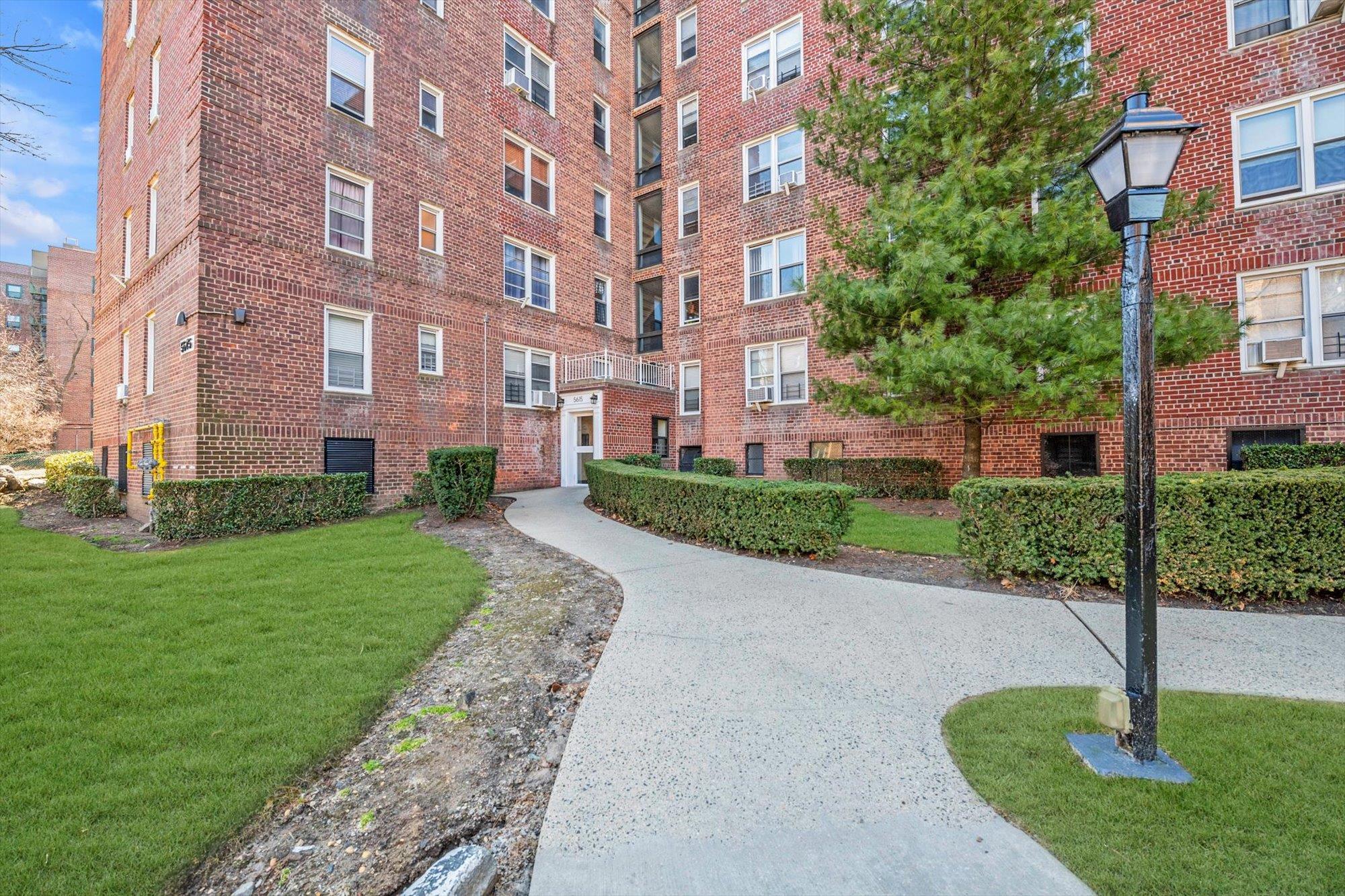 Coop Netherland  Bronx, NY 10471, MLS-835702-14