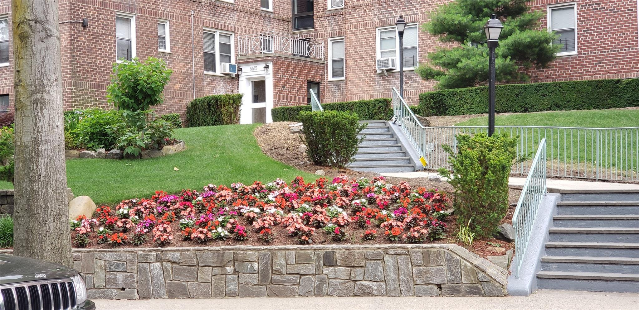 Coop Netherland  Bronx, NY 10471, MLS-835702-17