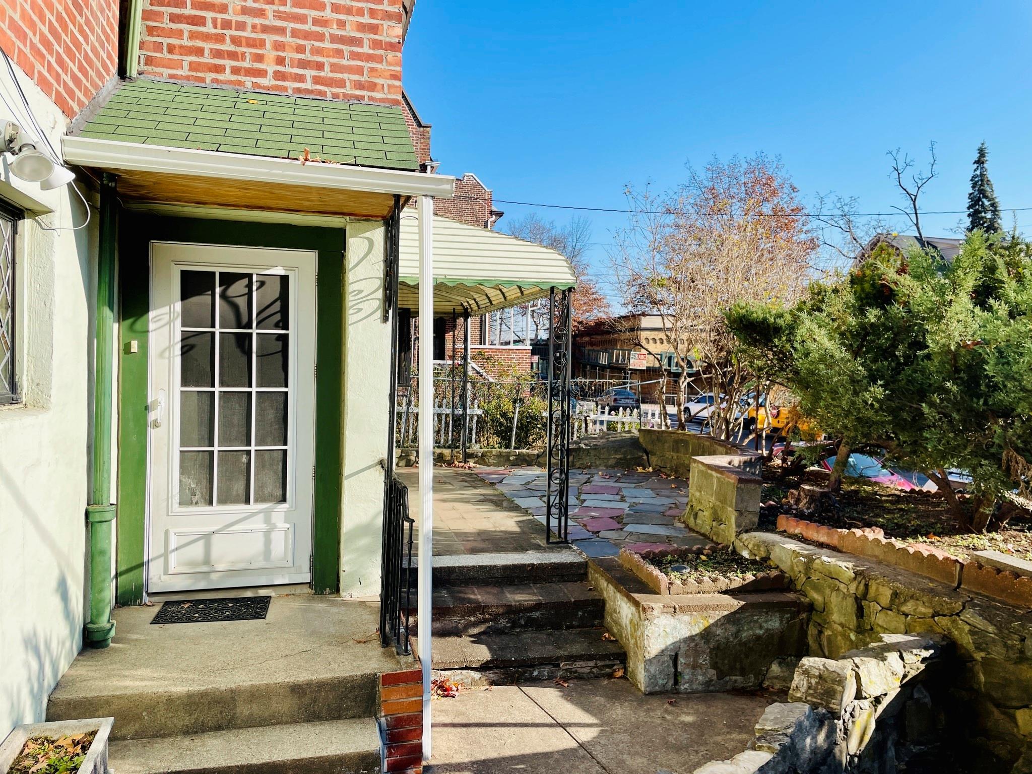 Single Family Irwin  Bronx, NY 10463, MLS-835727-31