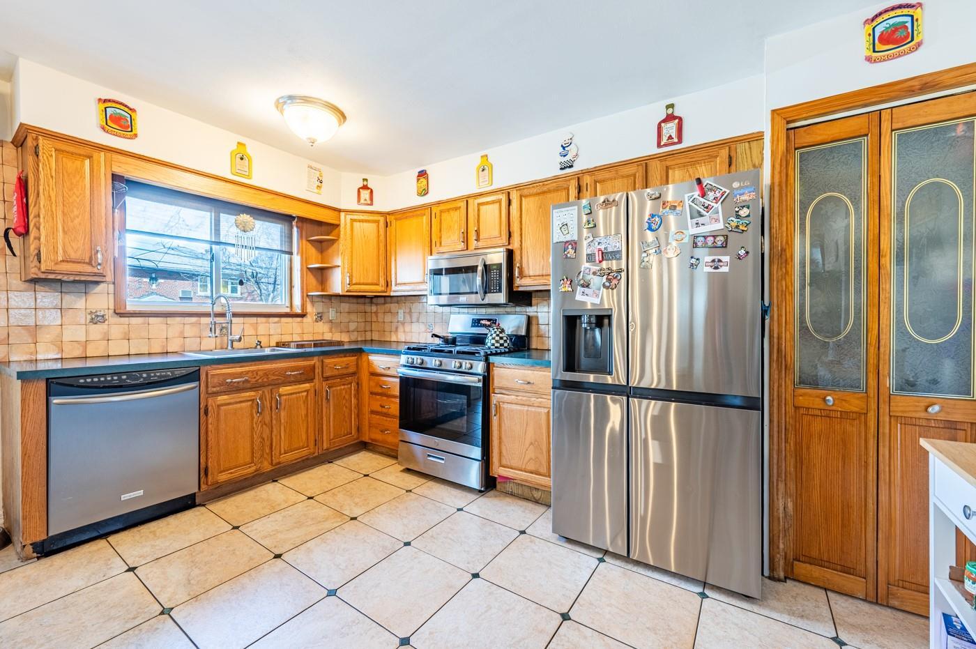 Single Family Spencer  Bronx, NY 10465, MLS-835754-6
