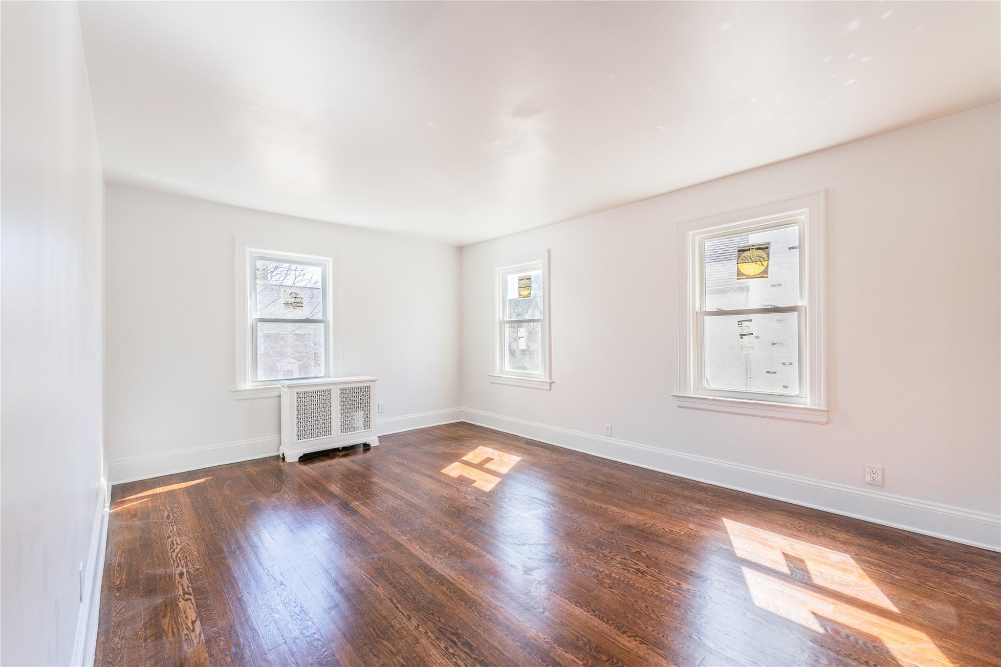 Single Family Stratford  Nassau County, NY 11552, MLS-835787-24
