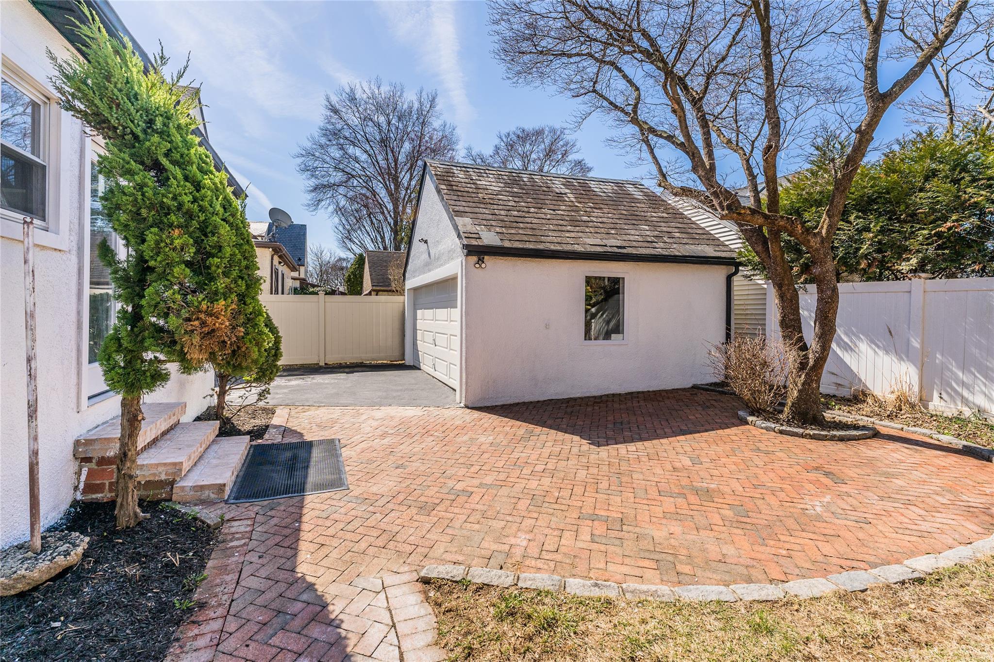 Single Family Stratford  Nassau County, NY 11552, MLS-835787-36