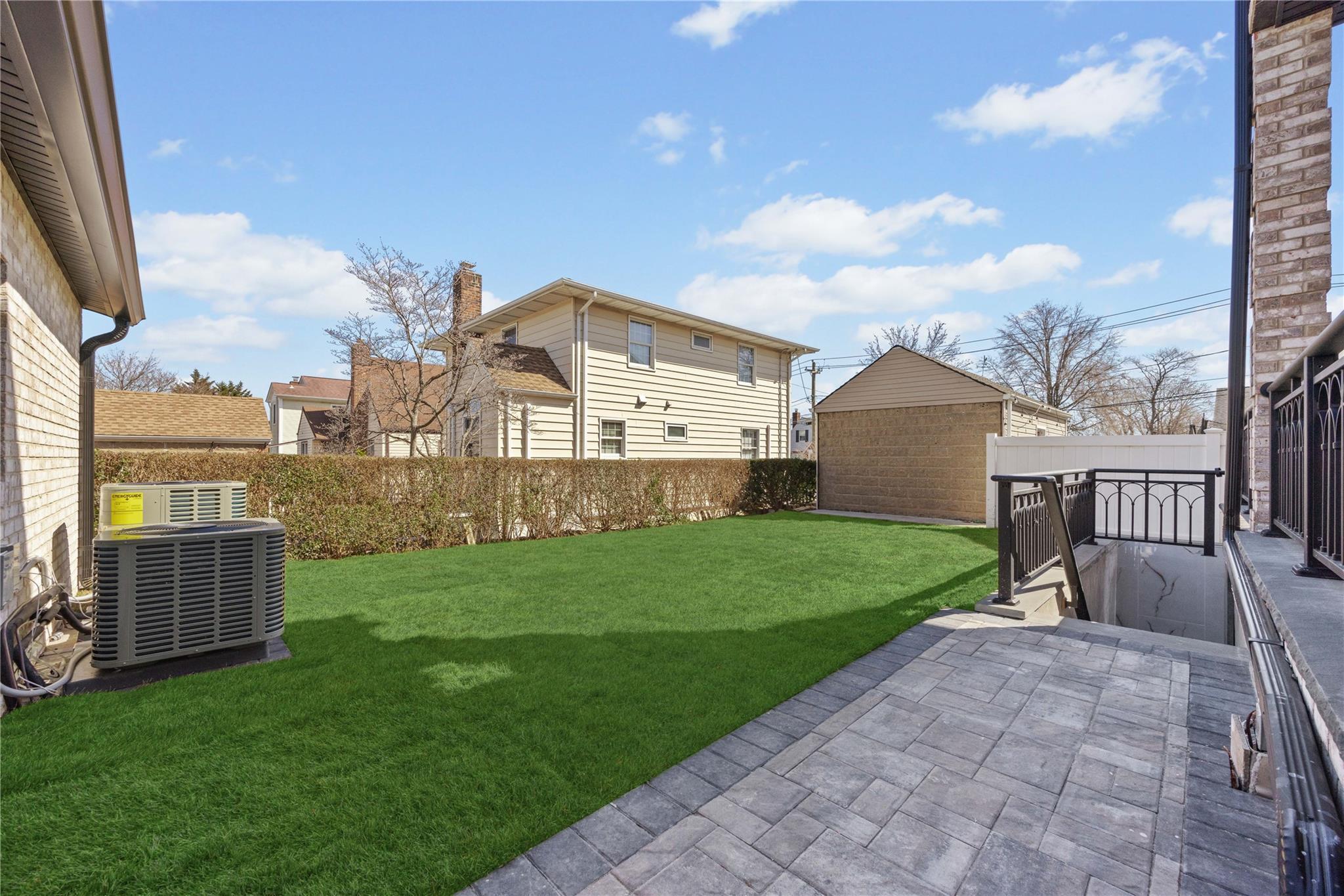Single Family Moore  Nassau County, NY 11040, MLS-835793-33