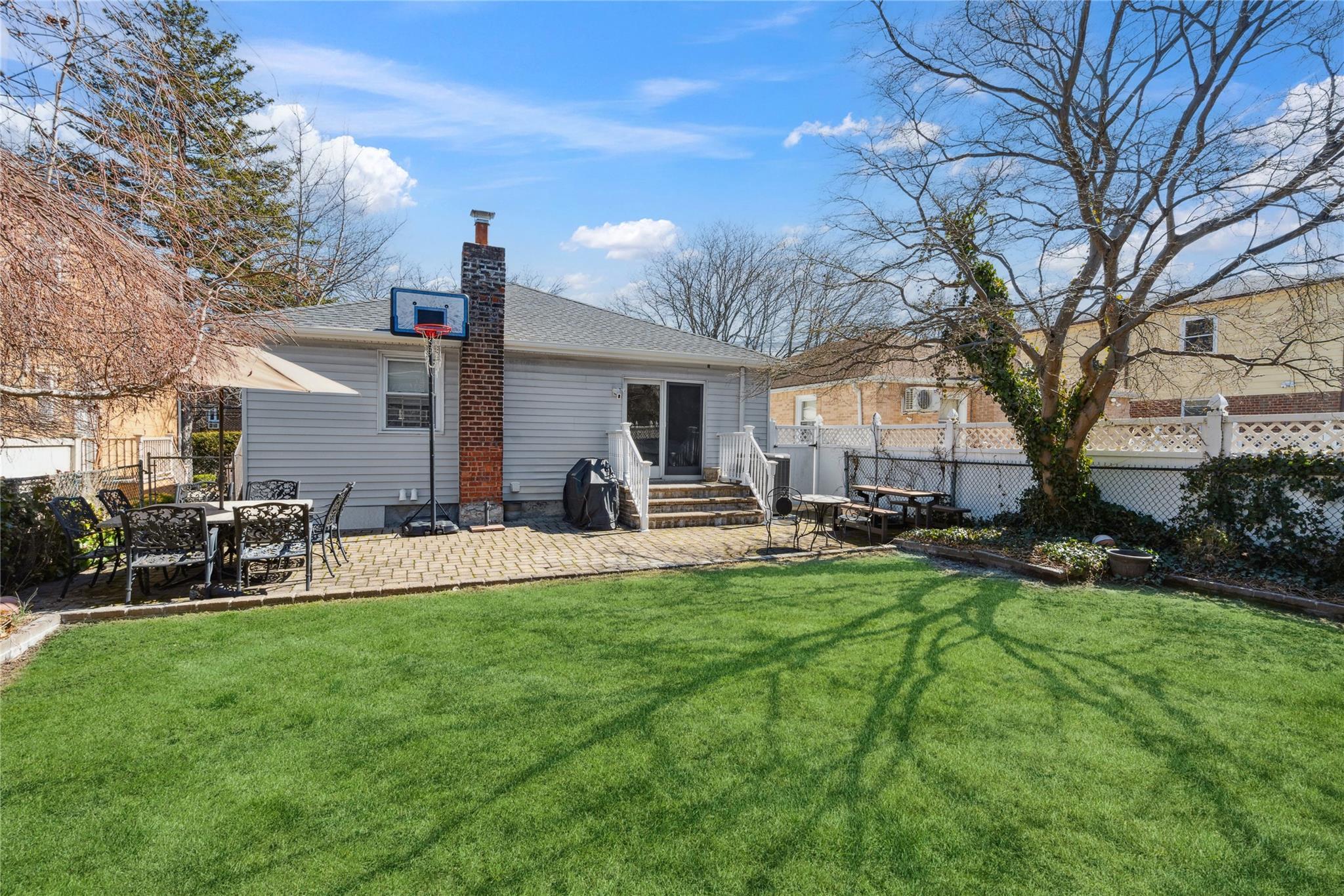 Single Family Bell  Queens, NY 11360, MLS-835887-10