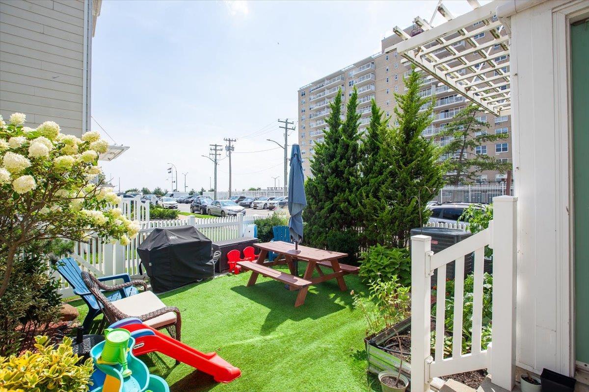 Single Family Arverne Mews  Queens, NY 11692, MLS-835889-21