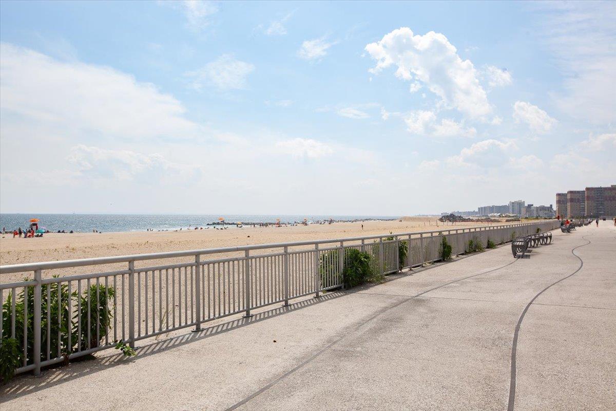 Single Family Arverne Mews  Queens, NY 11692, MLS-835889-25