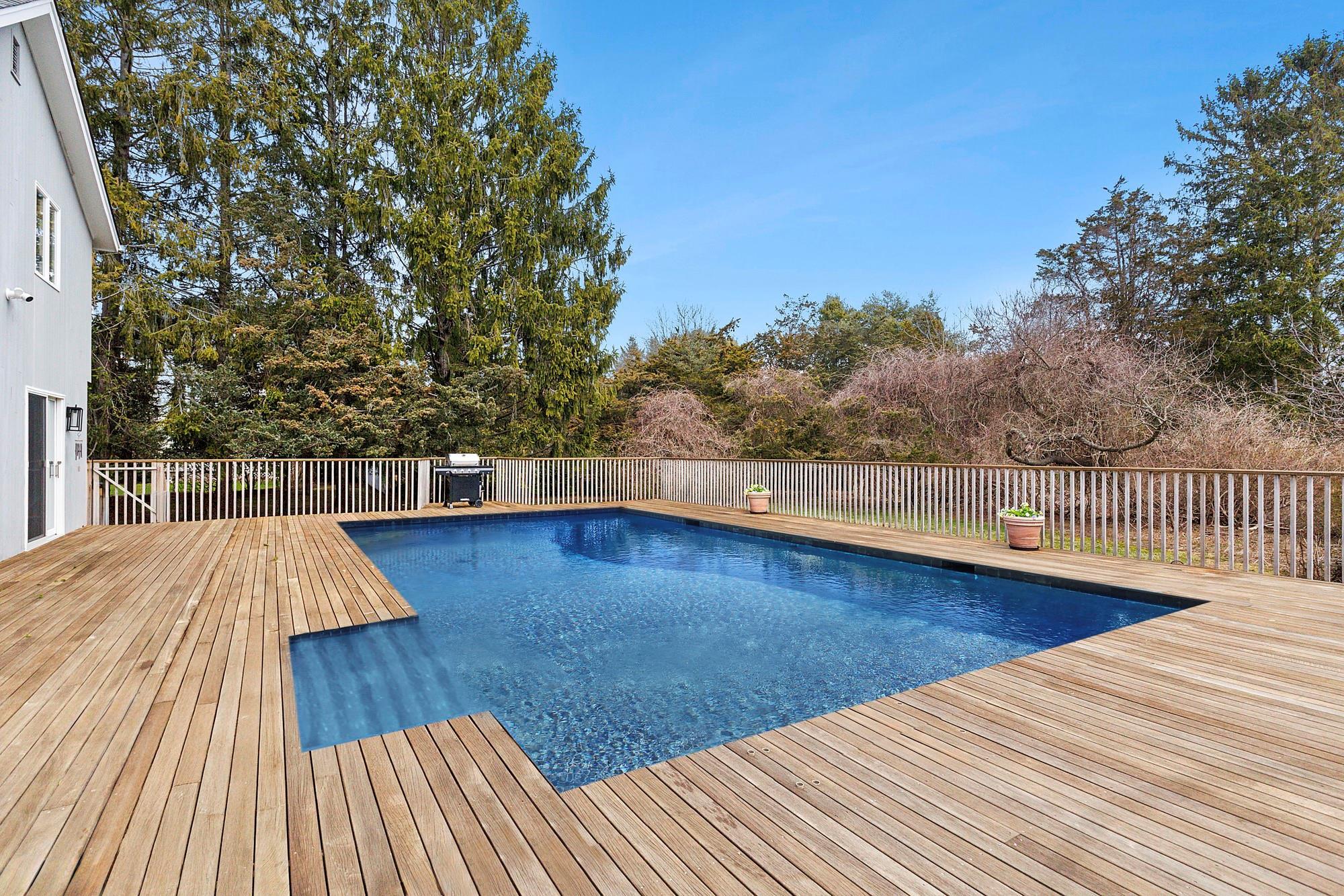Single Family Nidzyn  Suffolk County, NY 11960, MLS-835915-17