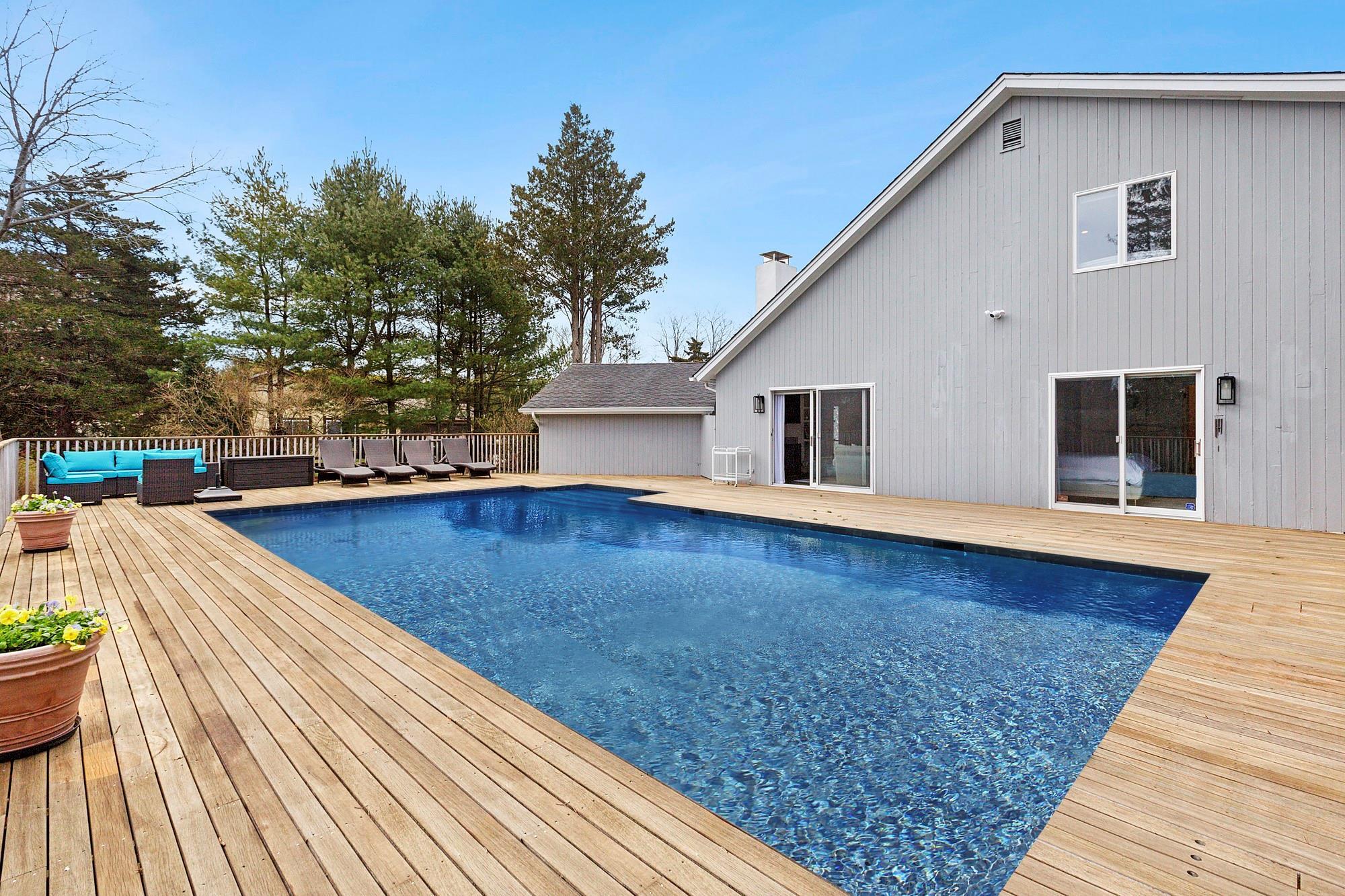 Single Family Nidzyn  Suffolk County, NY 11960, MLS-835915-18