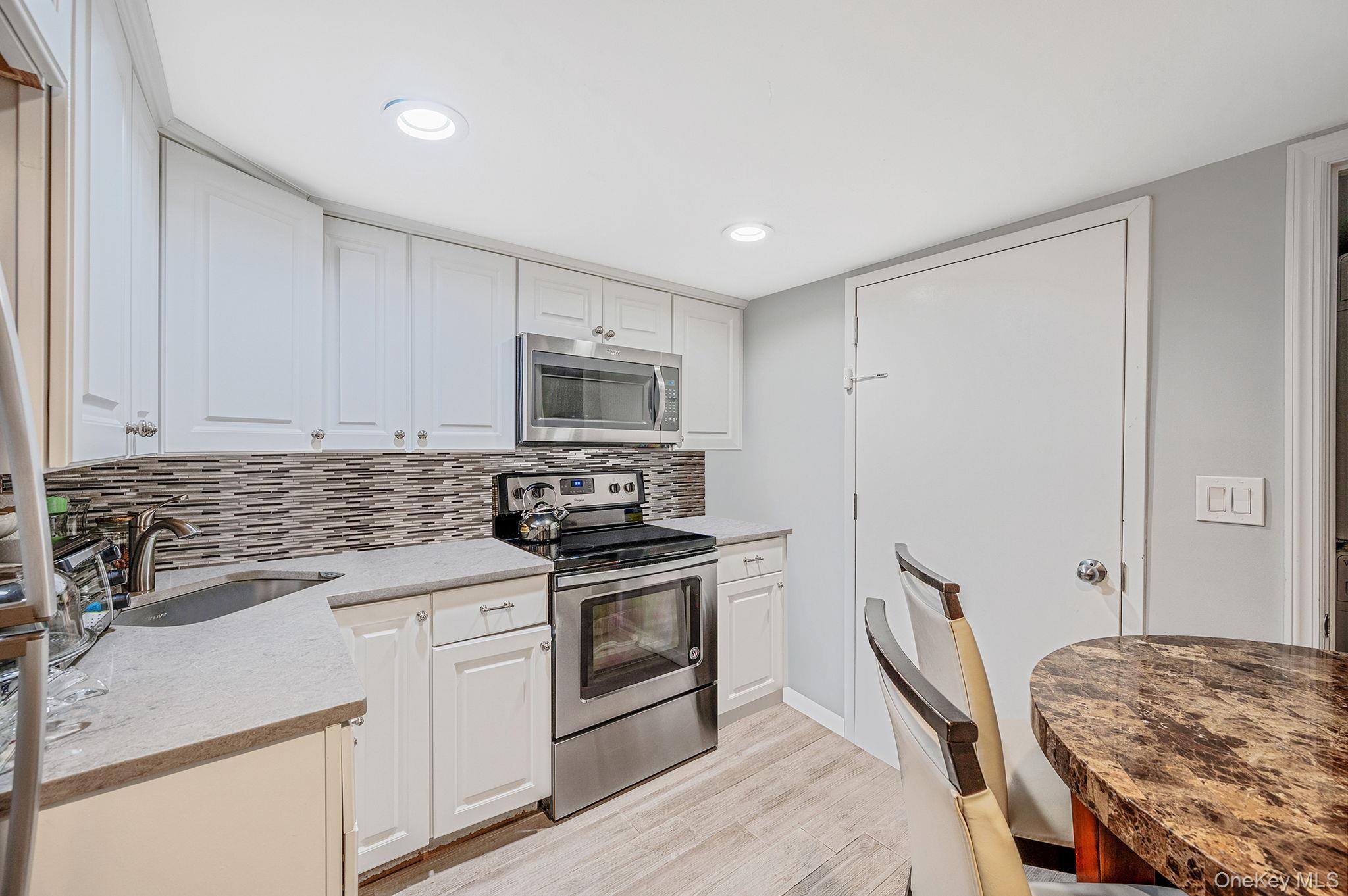 Single Family Barbara Nassau County, NY 11552, MLS-835931-17