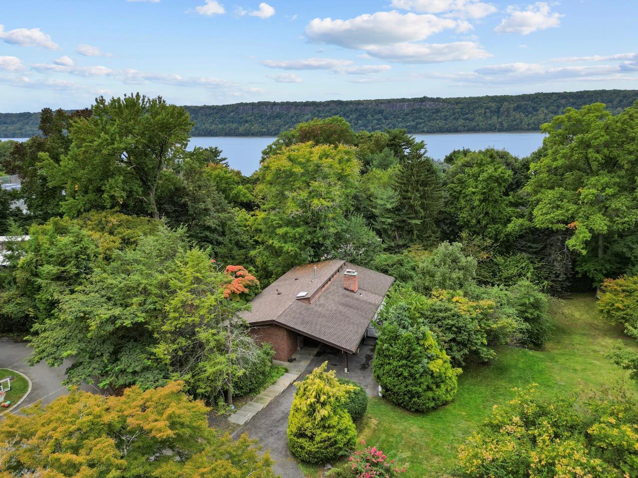 Single Family Ladd  Bronx, NY 10471, MLS-836016-23
