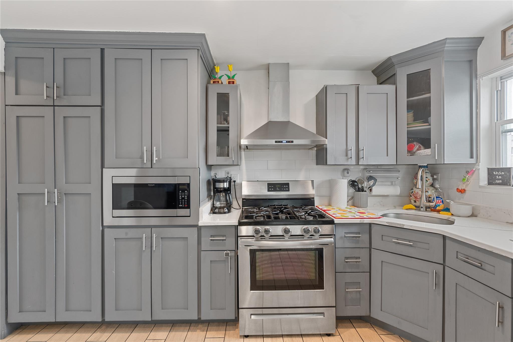 Single Family Huntington  Bronx, NY 10465, MLS-836222-10