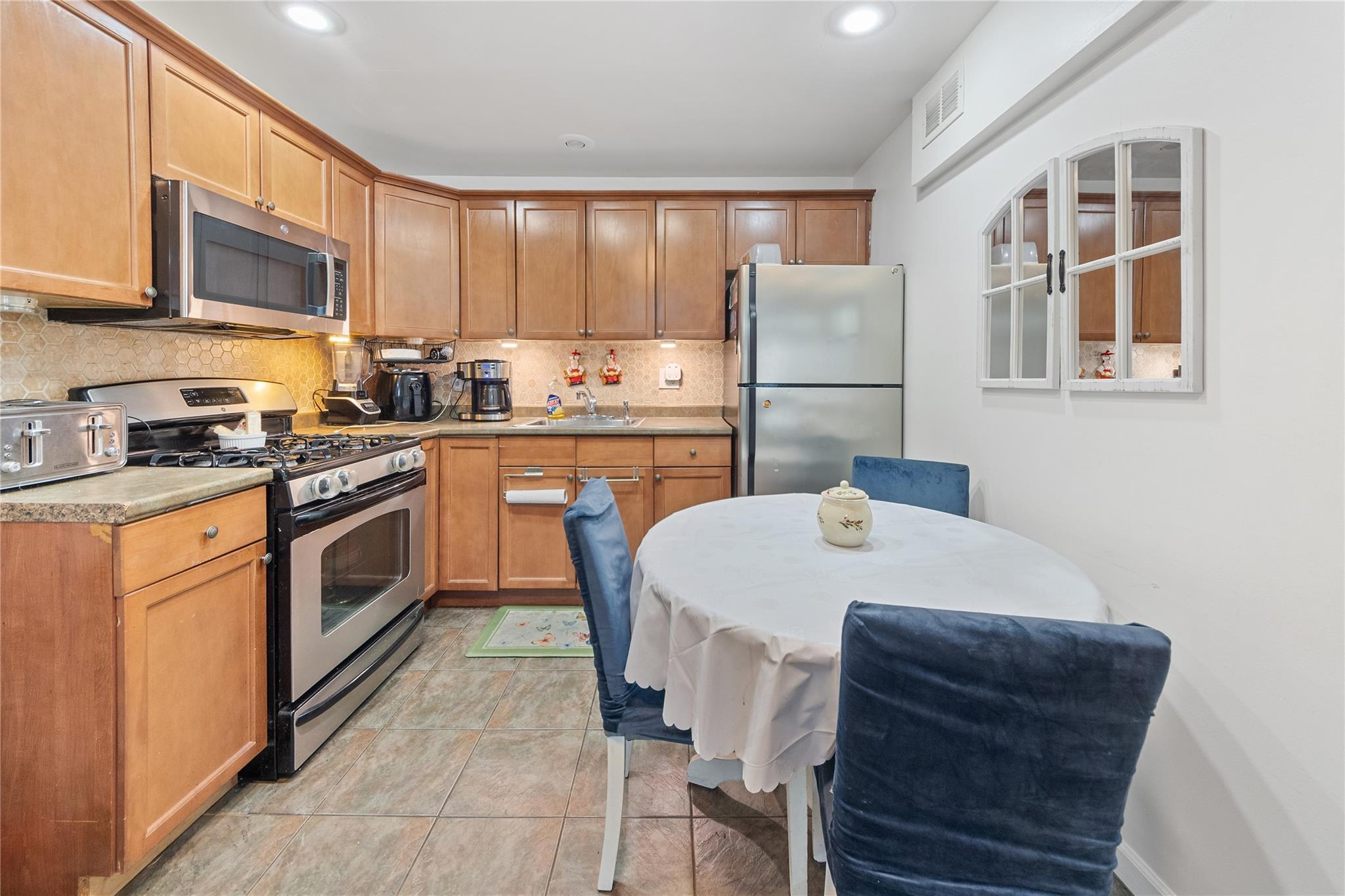 Single Family Huntington  Bronx, NY 10465, MLS-836222-5
