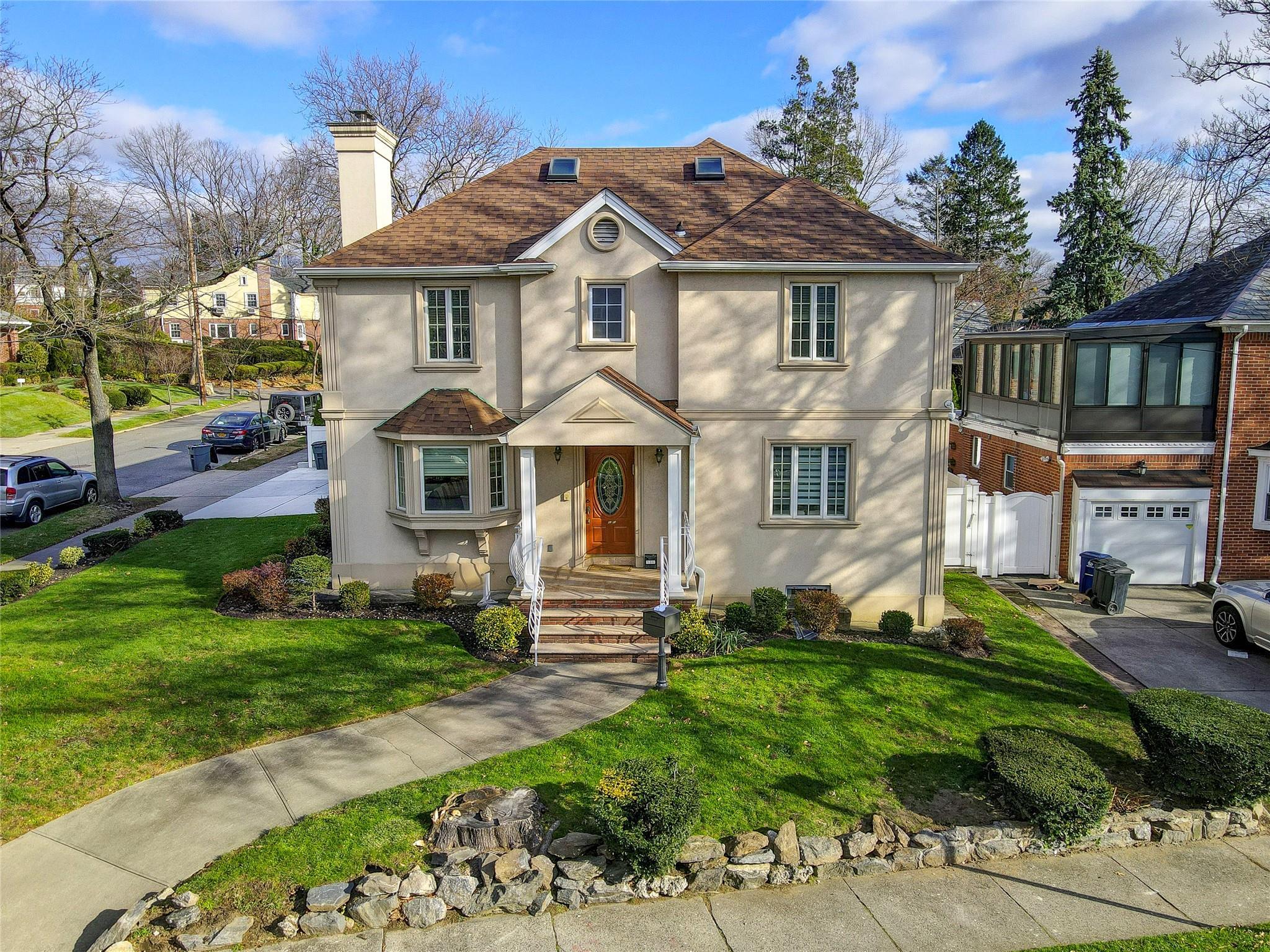 Apartment in New York - Radnor  Queens, NY 11432