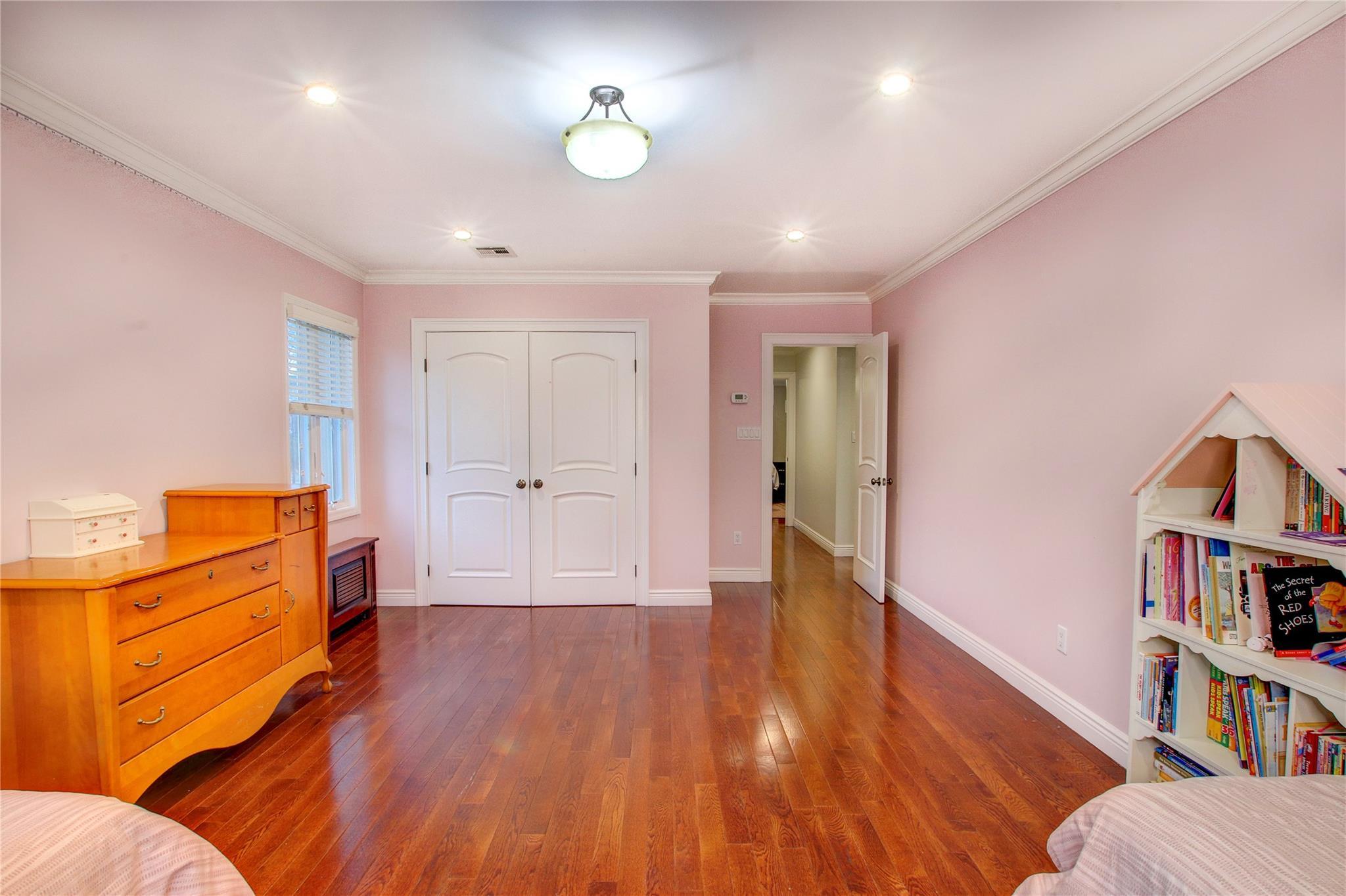 Apartment Radnor  Queens, NY 11432, MLS-836254-15
