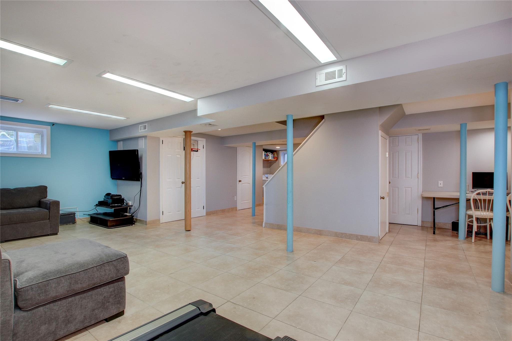 Apartment Radnor  Queens, NY 11432, MLS-836254-4