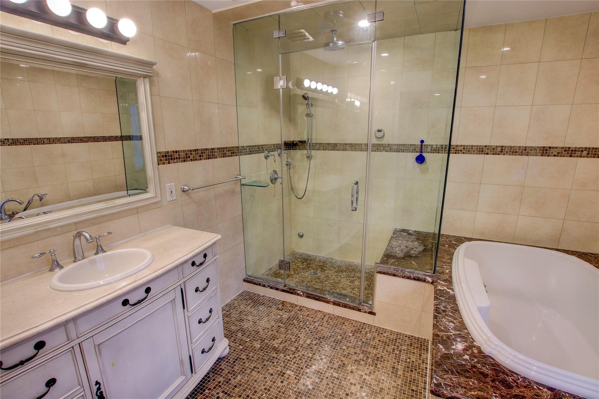 Apartment Radnor  Queens, NY 11432, MLS-836254-8
