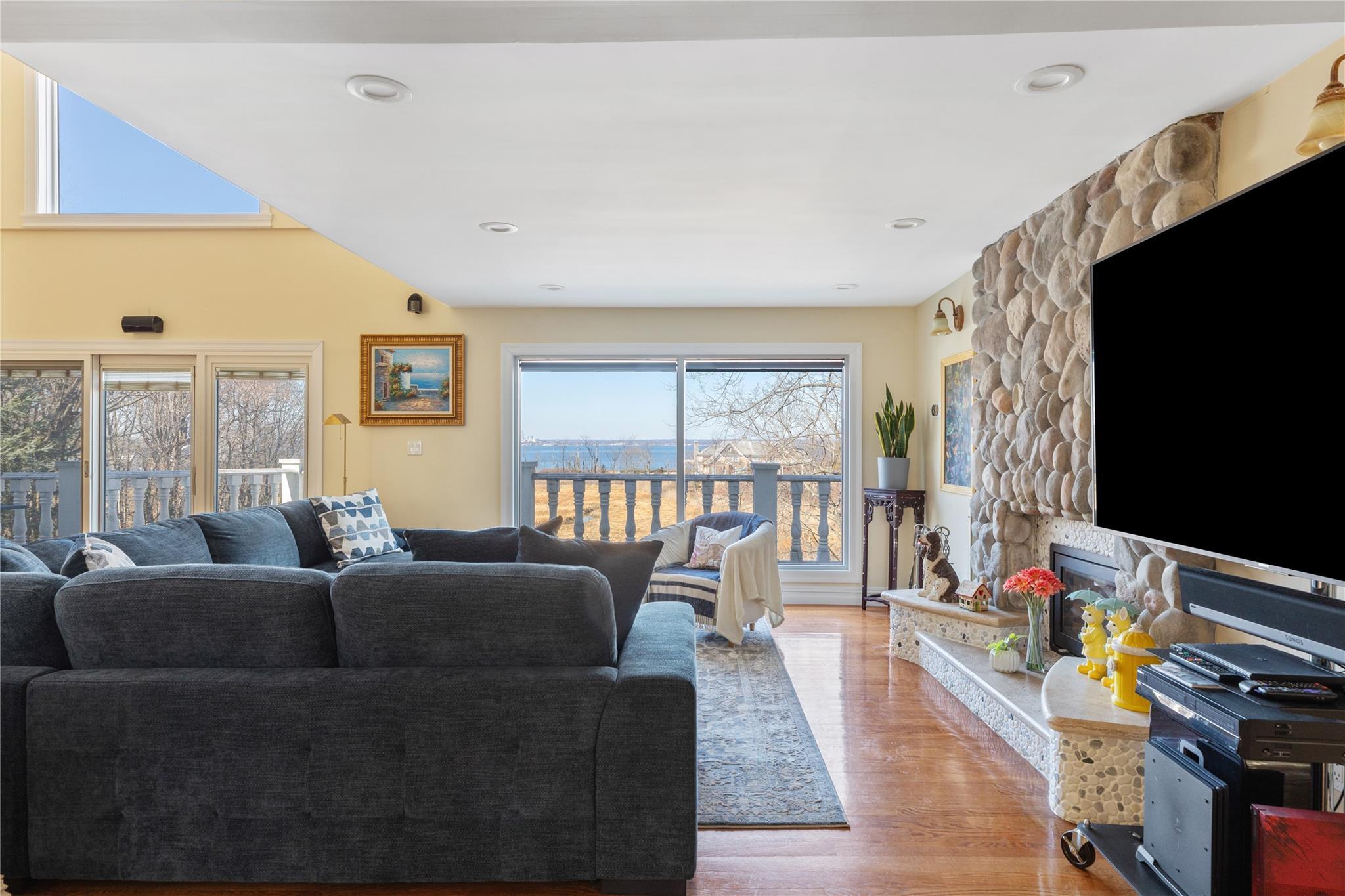 Single Family Hoffstot  Nassau County, NY 11050, MLS-836330-12