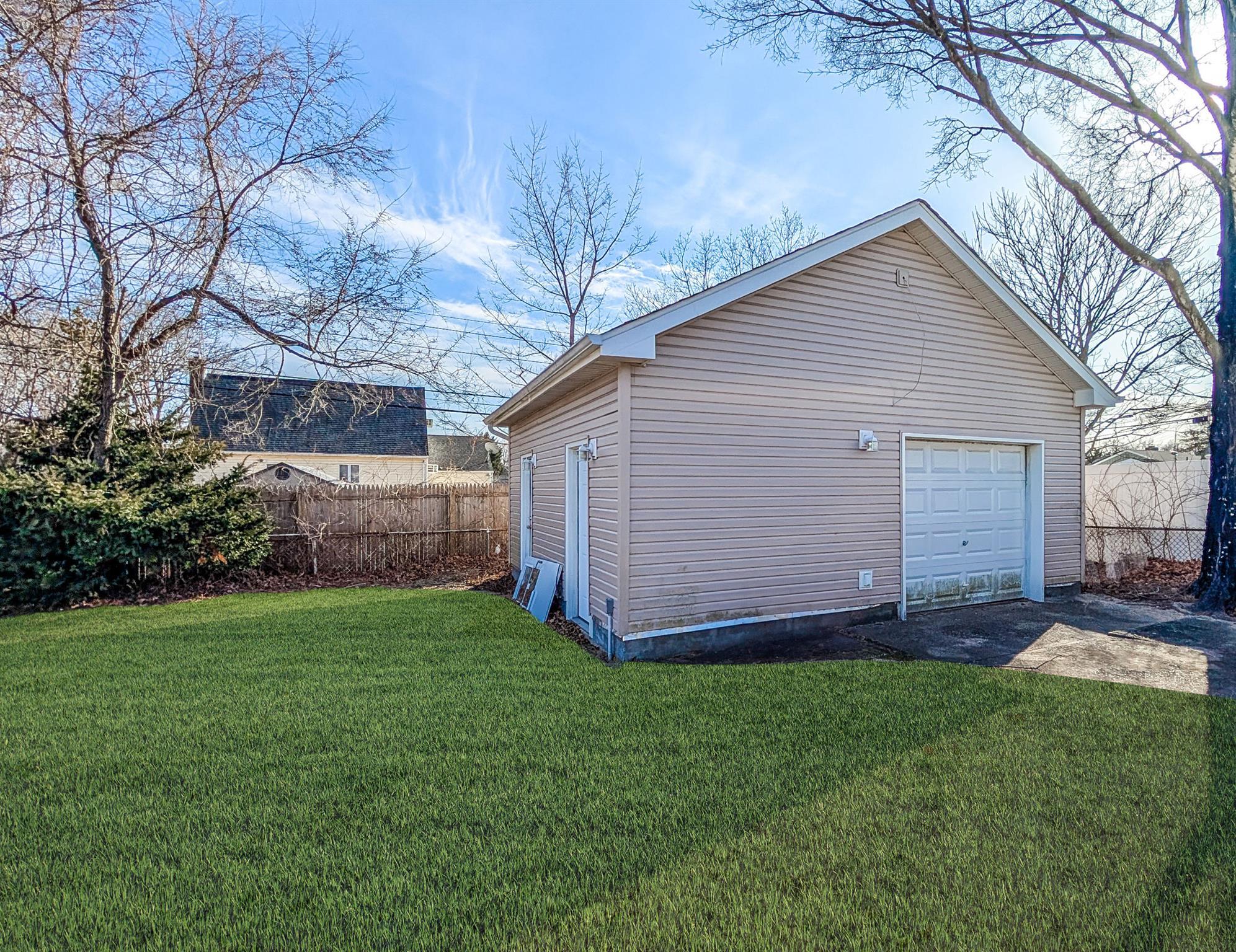 Single Family Wagon  Suffolk County, NY 11720, MLS-836385-21