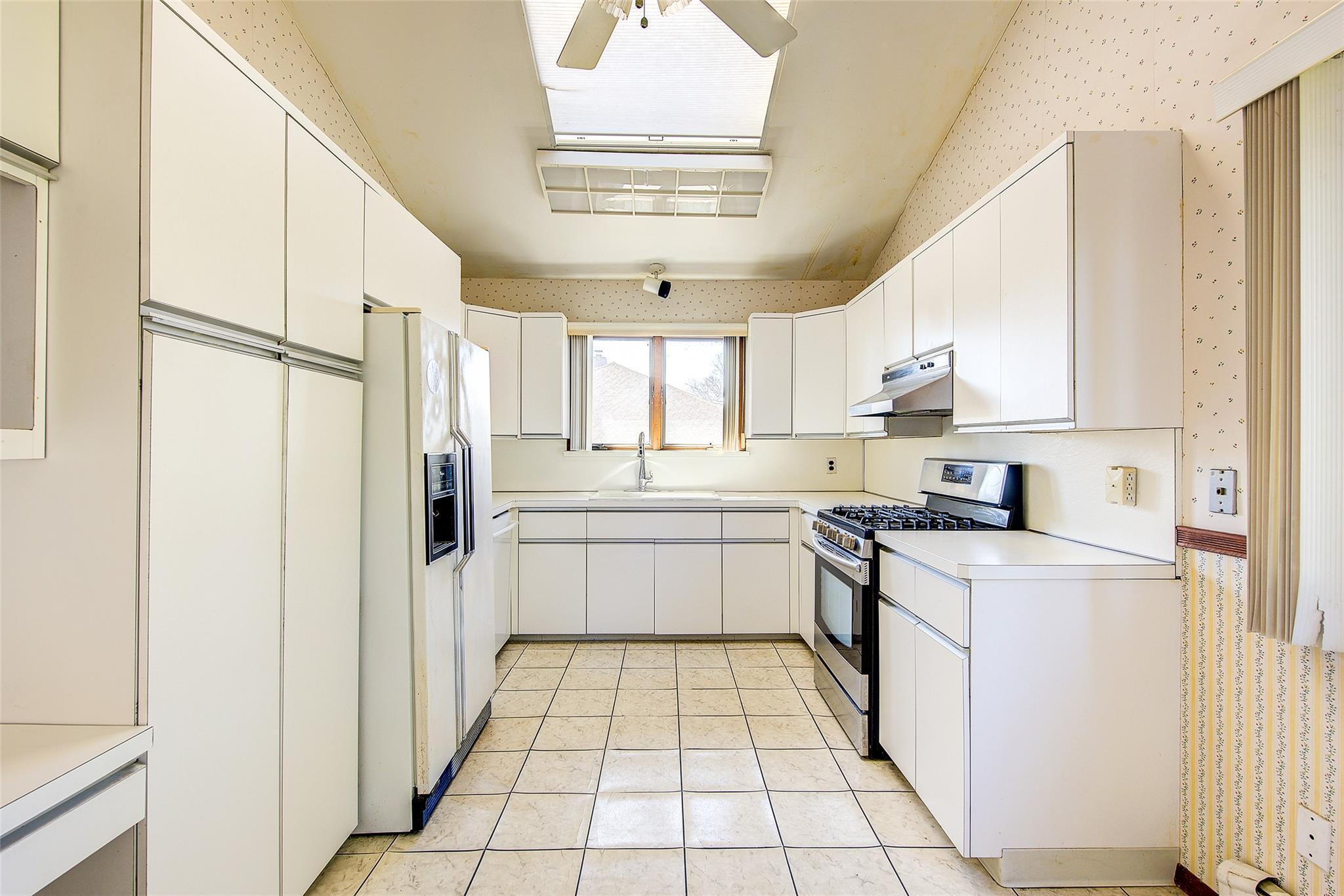 Single Family 28th  Queens, NY 11360, MLS-836435-26