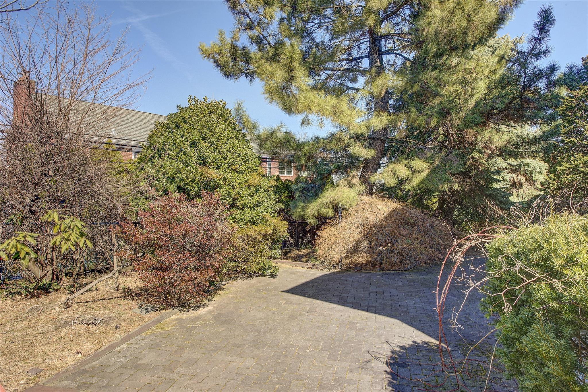 Single Family 28th  Queens, NY 11360, MLS-836435-47