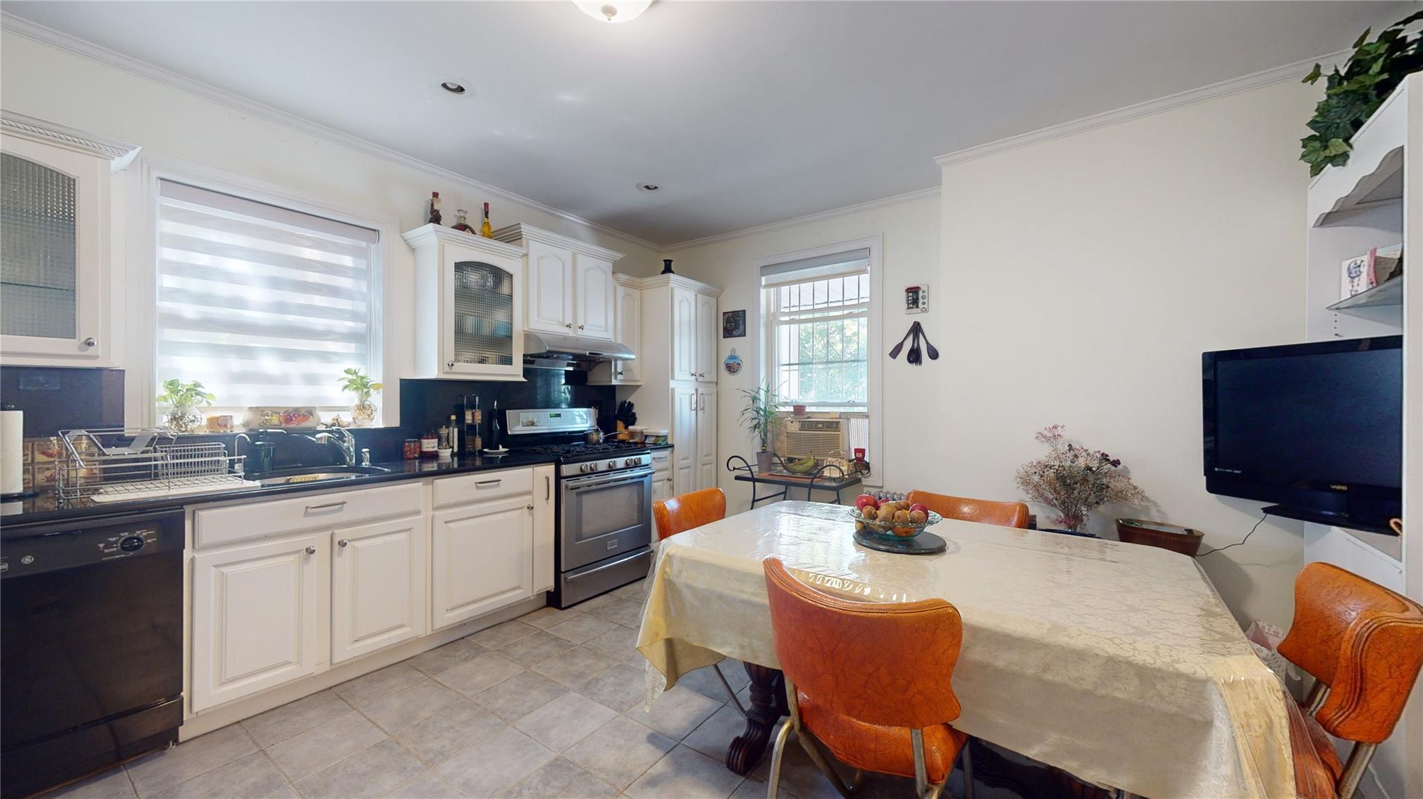 Single Family 30th  Queens, NY 11106, MLS-836466-10