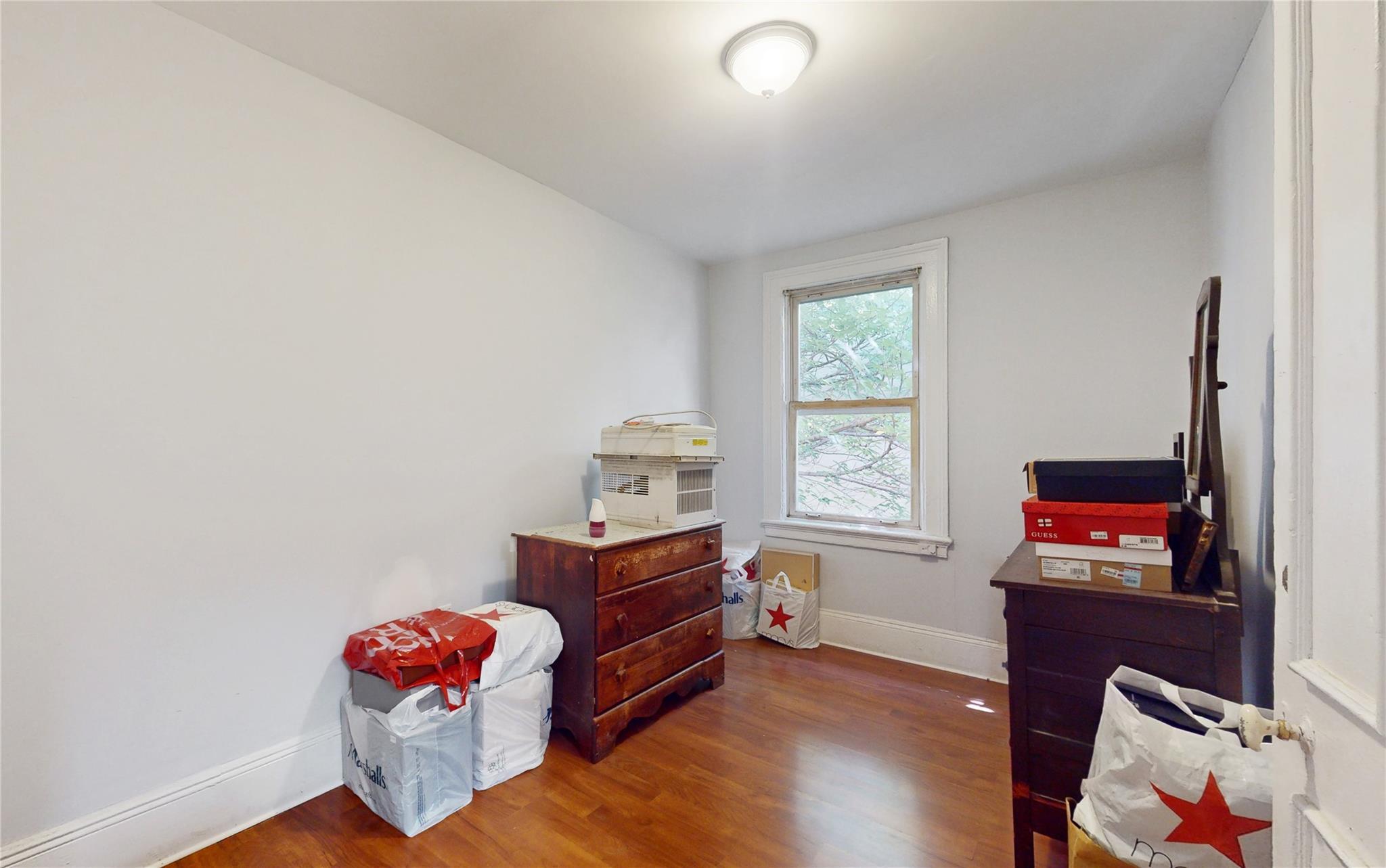 Single Family 30th  Queens, NY 11106, MLS-836466-23