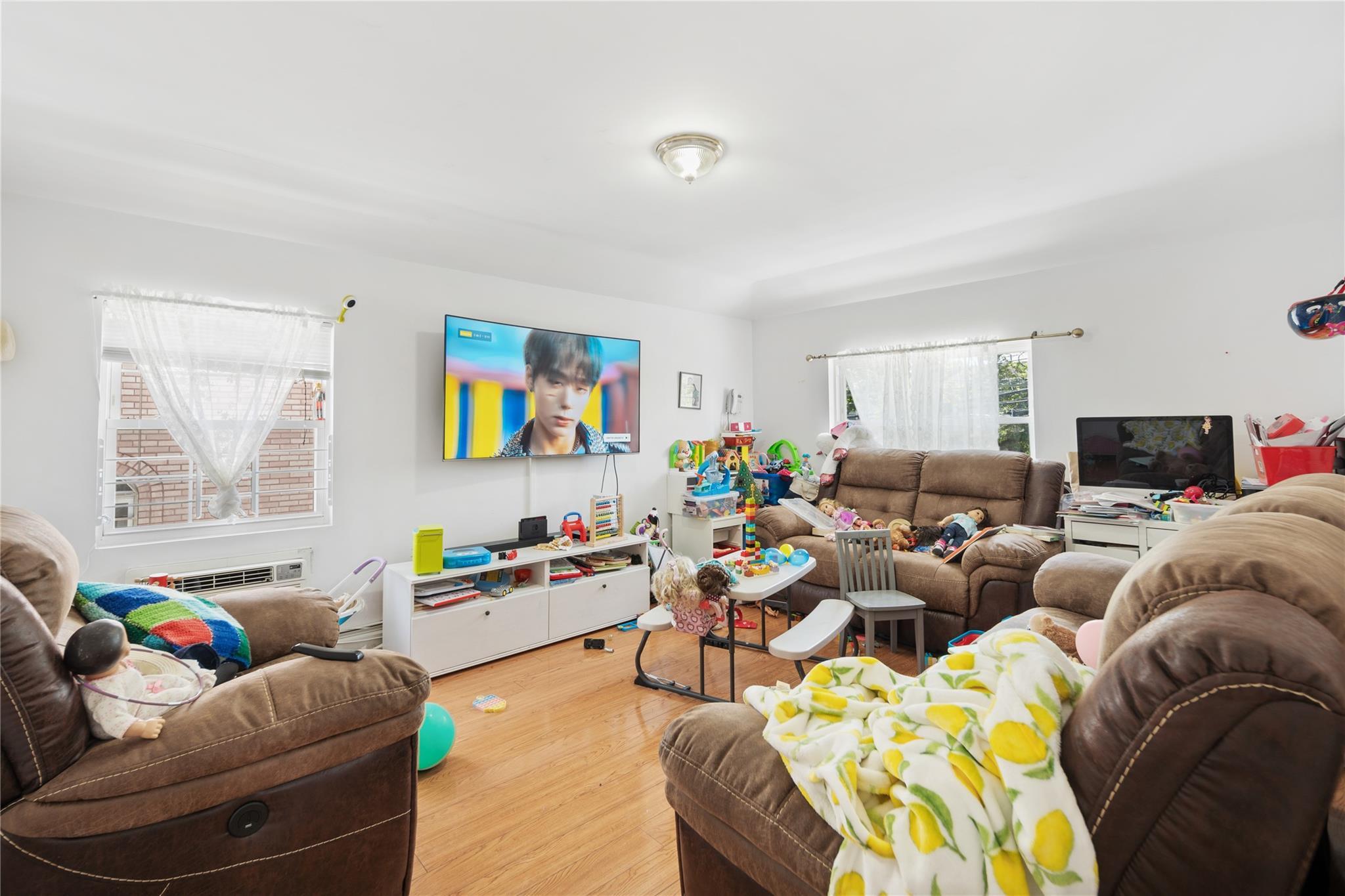 Single Family 64th  Queens, NY 11364, MLS-836511-12