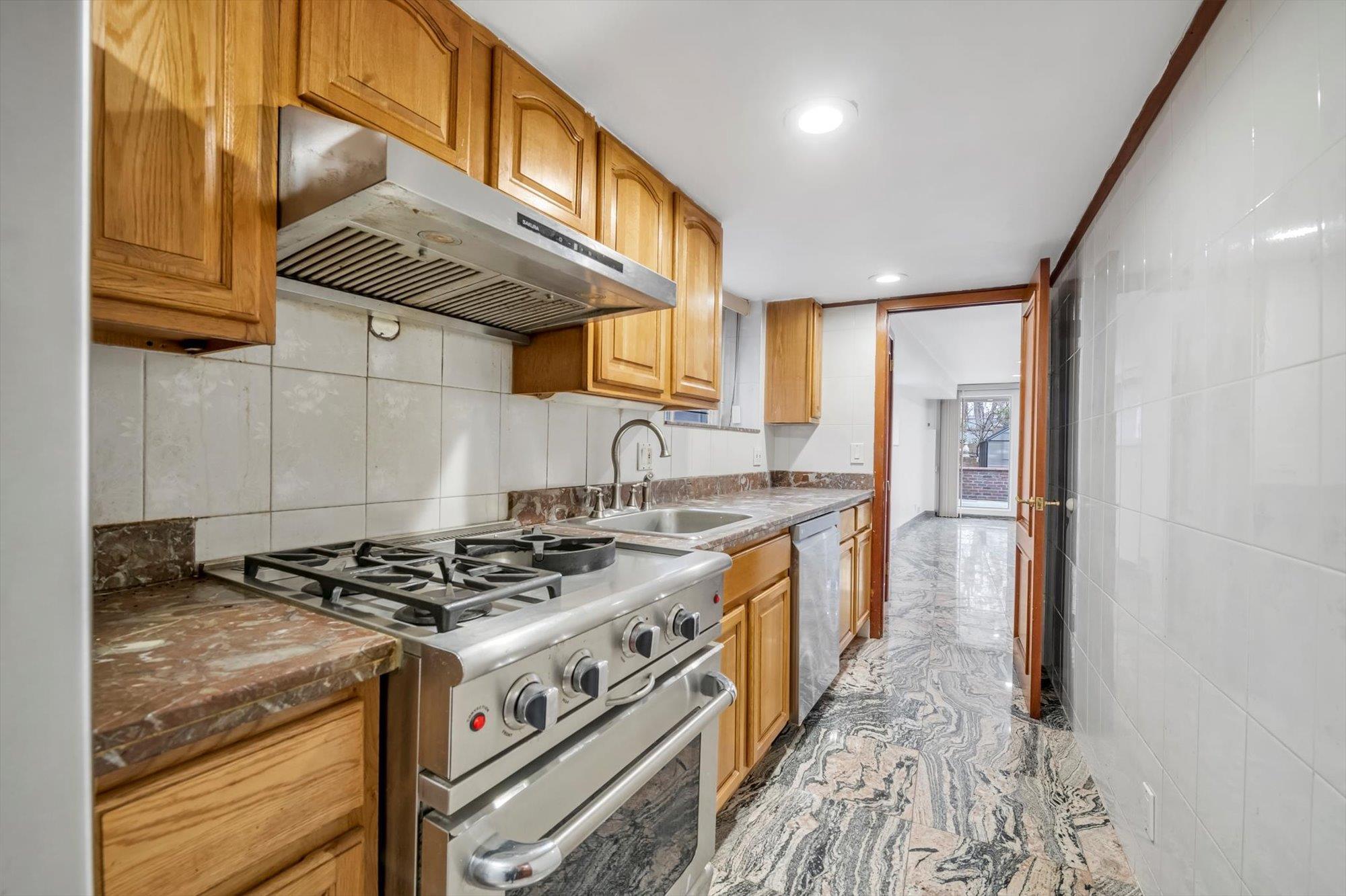 Single Family 149th  Queens, NY 11357, MLS-836612-6