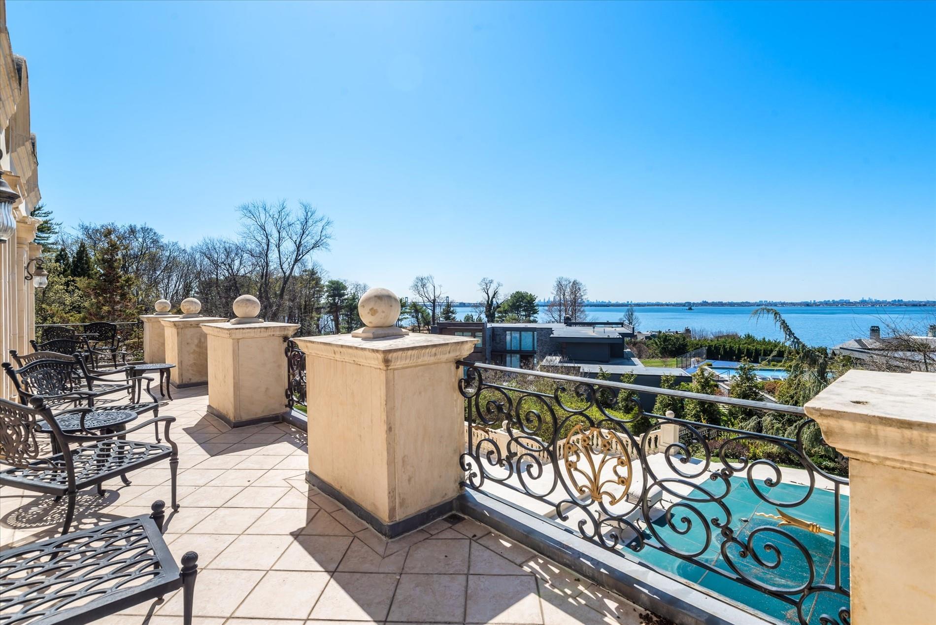 Single Family Kings Point  Nassau County, NY 11024, MLS-836624-26