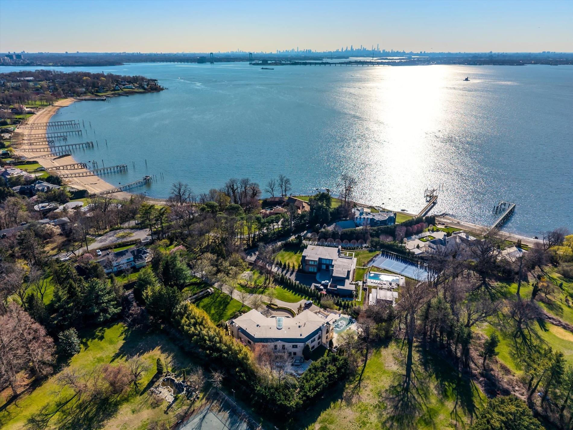 Single Family Kings Point  Nassau County, NY 11024, MLS-836624-3