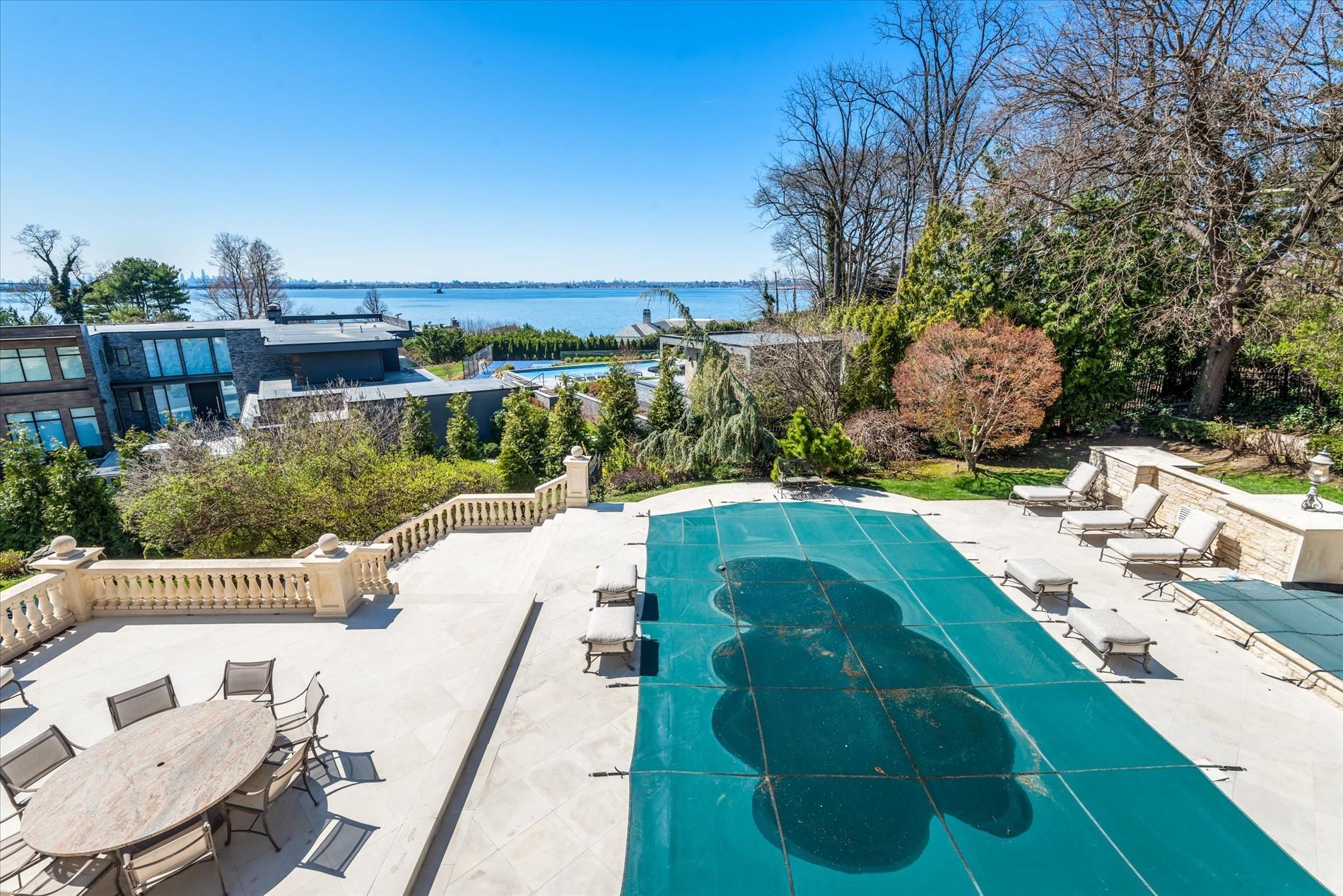 Single Family Kings Point  Nassau County, NY 11024, MLS-836624-45