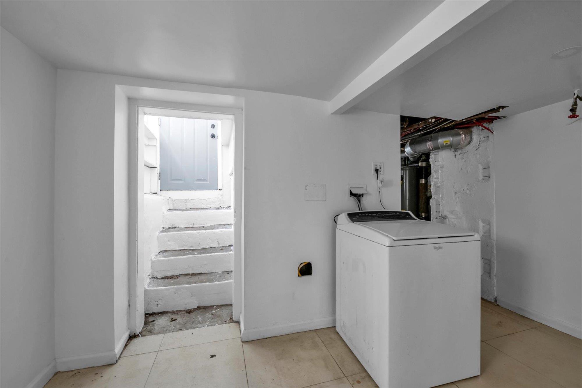 Single Family 77th Ave  Queens, NY 11385, MLS-836677-22