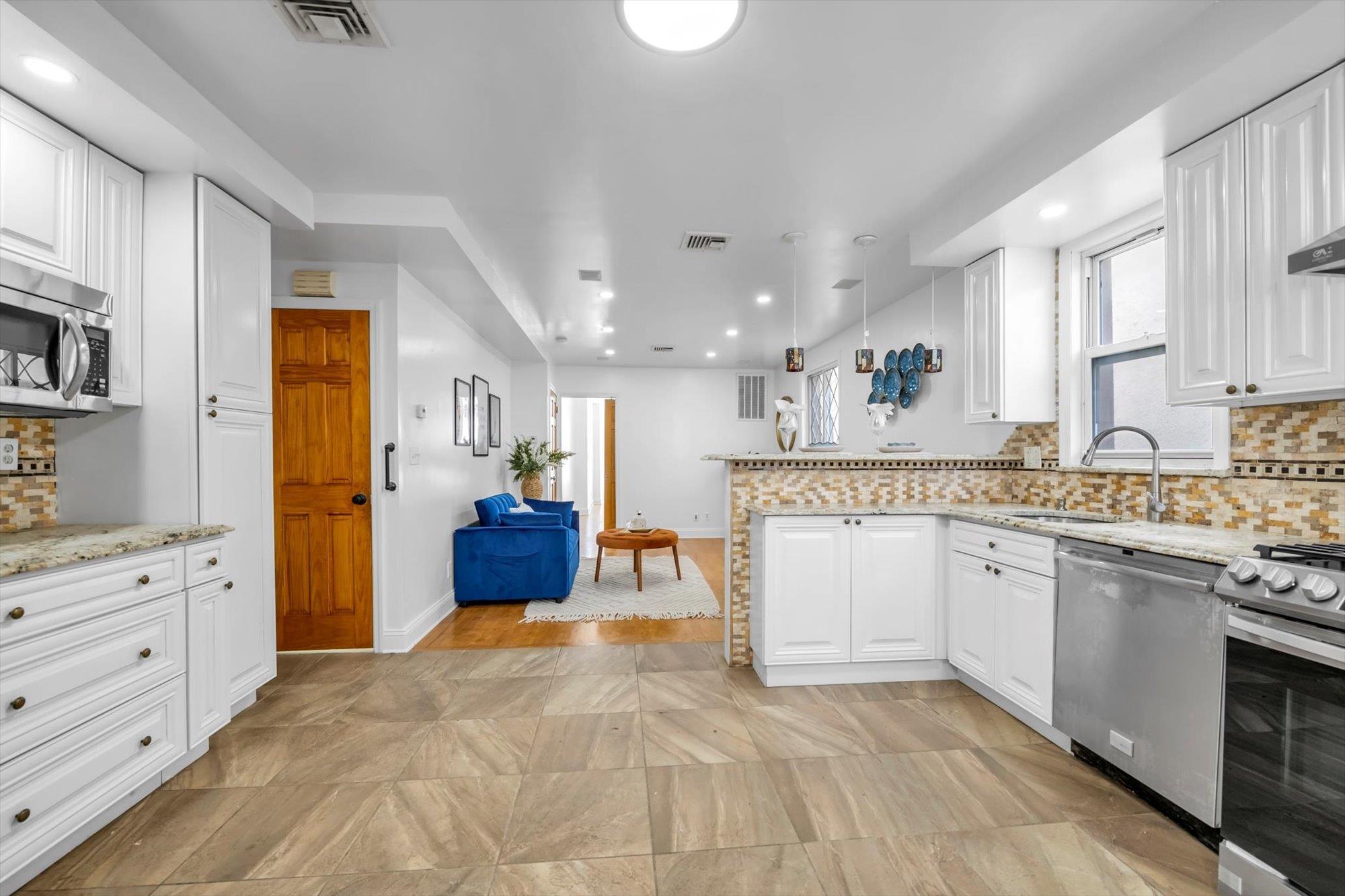 Single Family 77th Ave  Queens, NY 11385, MLS-836677-5