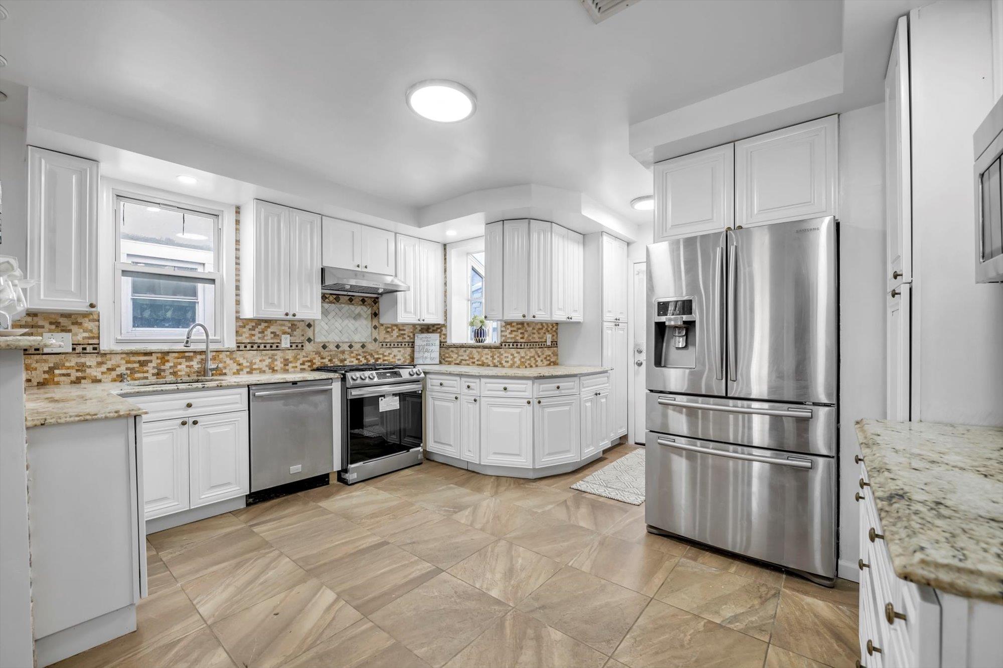 Single Family 77th Ave  Queens, NY 11385, MLS-836677-6